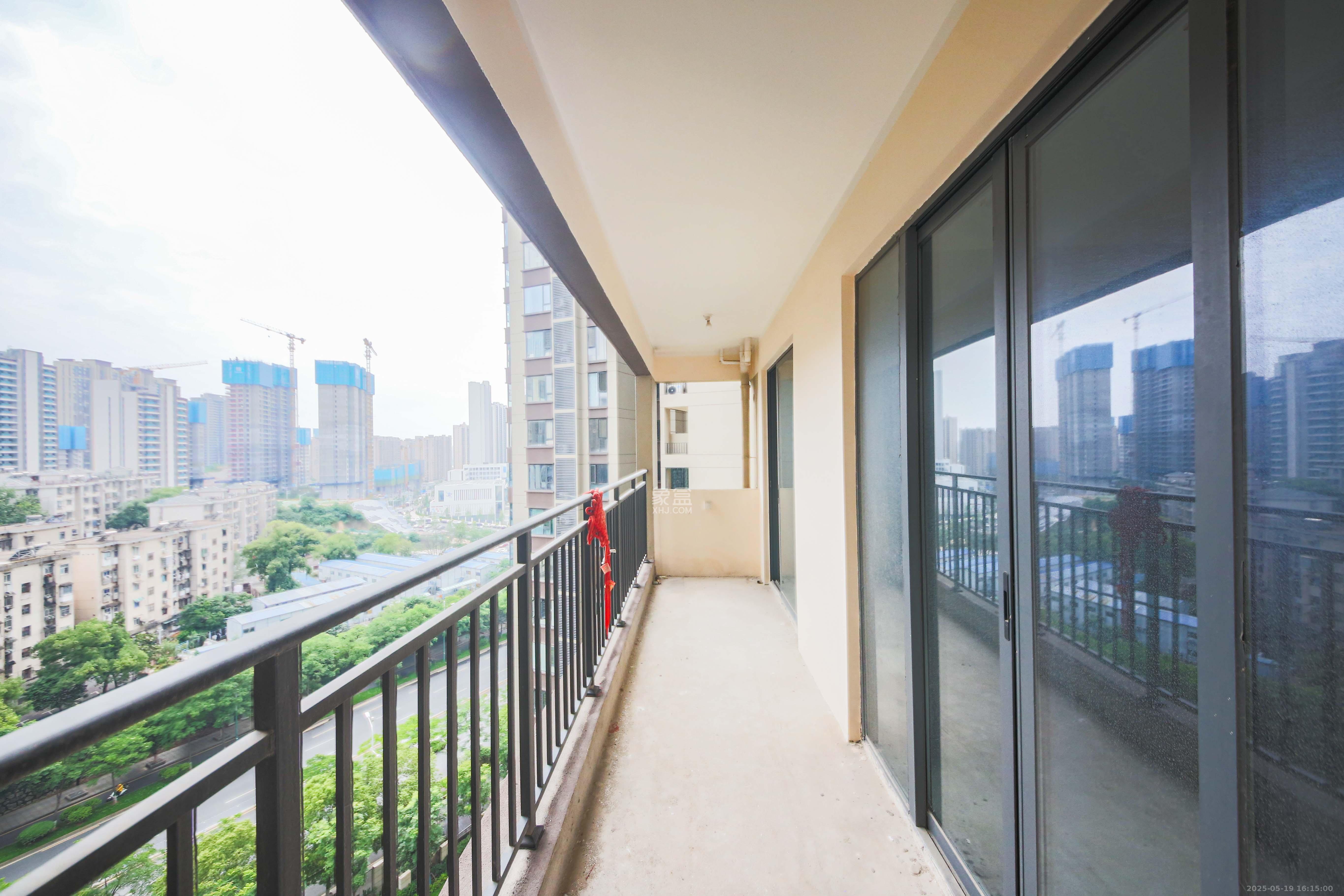 中建钰和城  3室2厅2卫   135.00万阳台