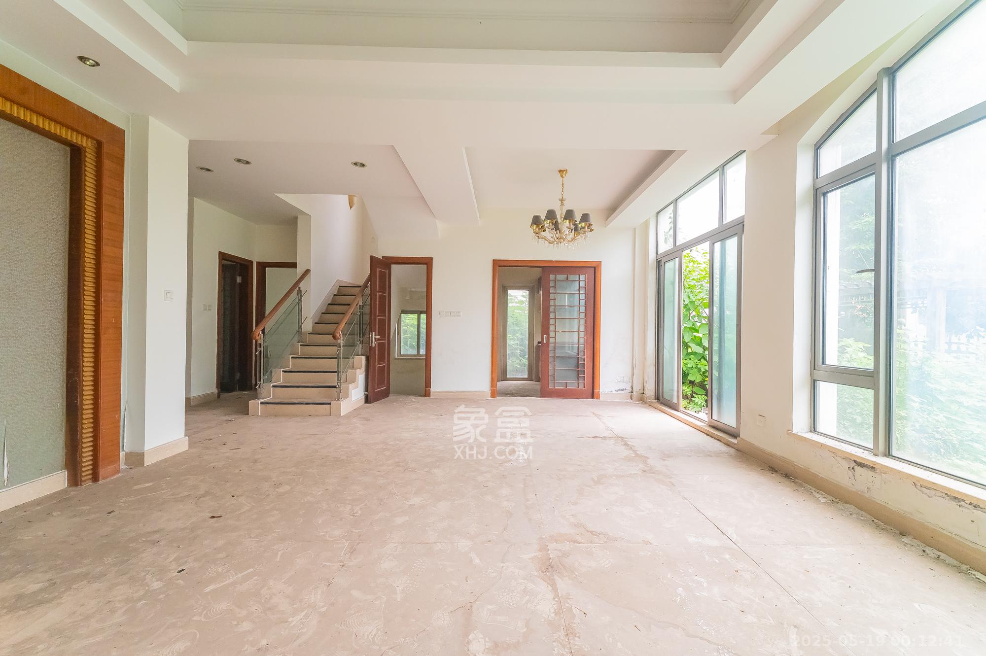 碧桂园威尼斯城  5室2厅5卫    480.0万 碧桂园威尼斯城  5室2厅5卫    480.0万客厅