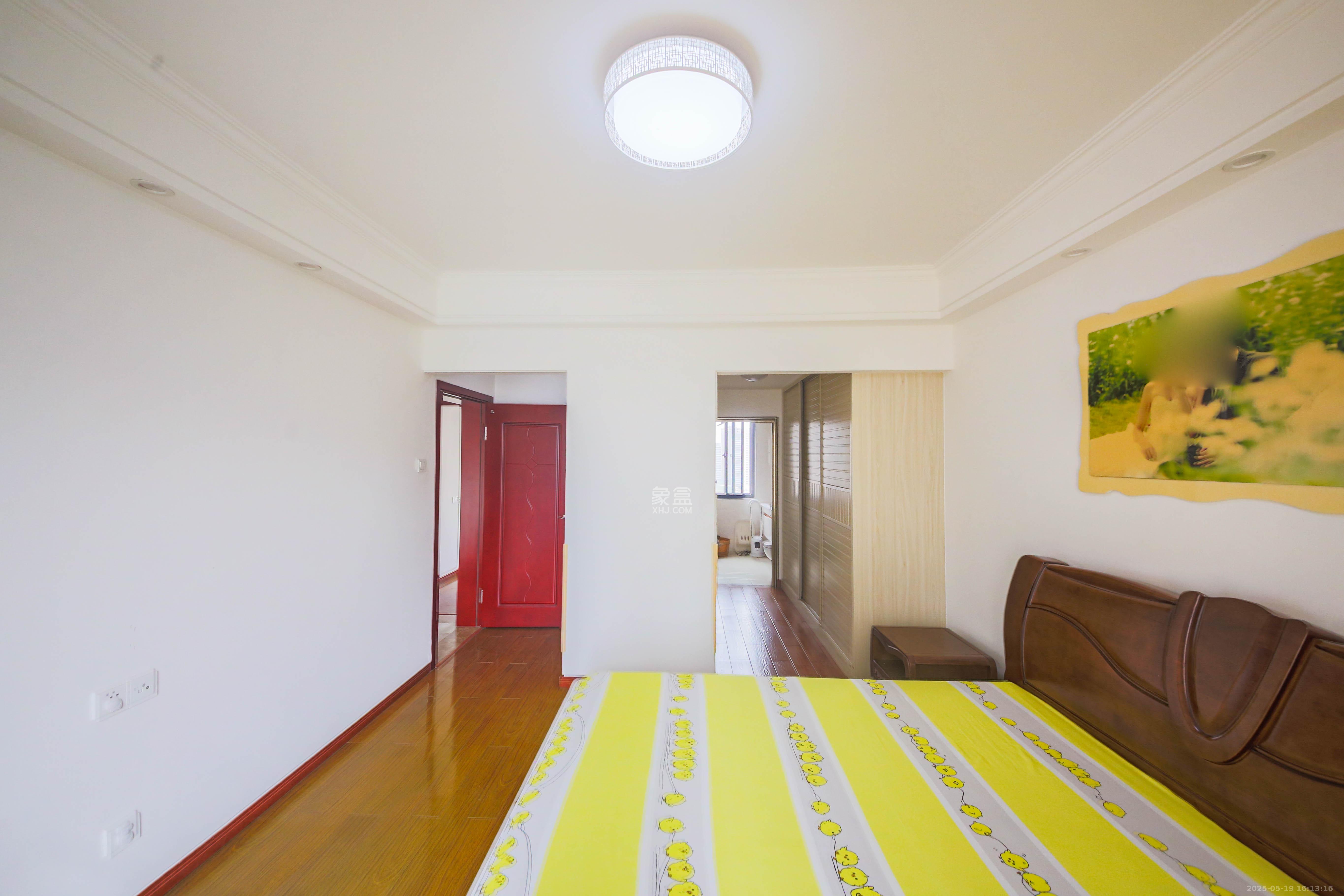 鑫远御文台一期 4室2厅2卫 130.0万 鑫远御文台一期 4室2厅2卫 130.0万卧室