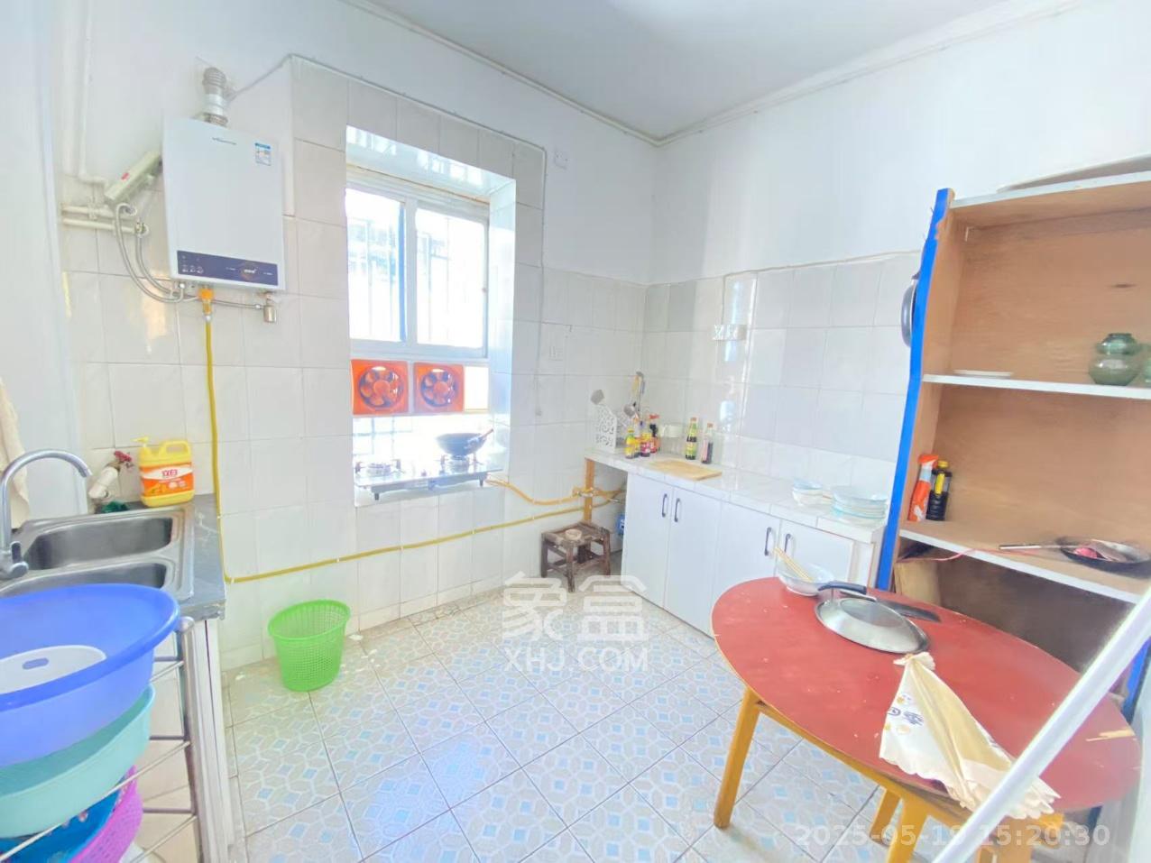 西湖路173号(原西湖大厦) 3室1厅1卫 1800.0元/月 西湖路173号(原西湖大厦) 3室1厅1卫 1800.0元/月室内图