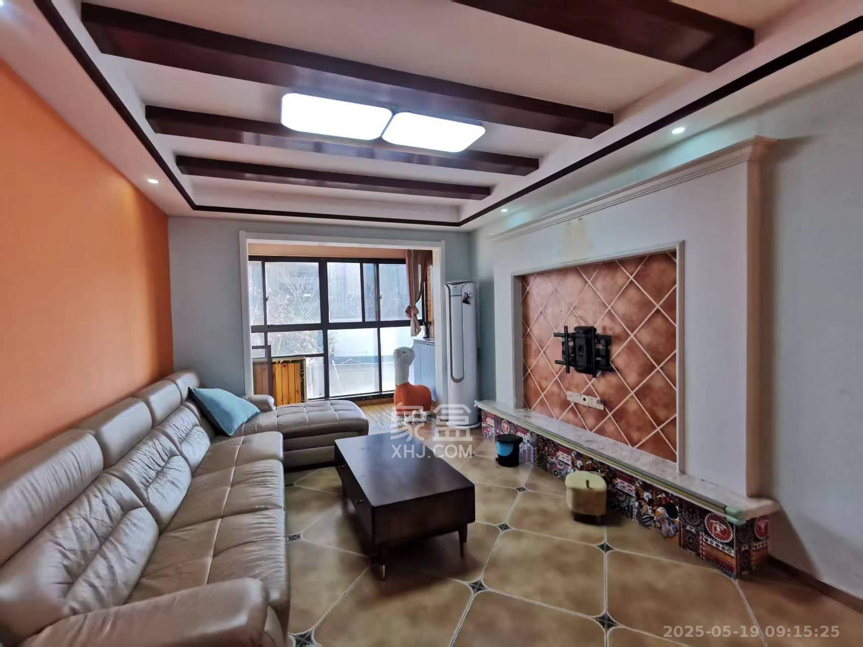 龙湖湘风原著(龙湖湘风星城) 4室2厅2卫 2400.0元/月 龙湖湘风原著(龙湖湘风星城) 4室2厅2卫 2400.0元/月室内图