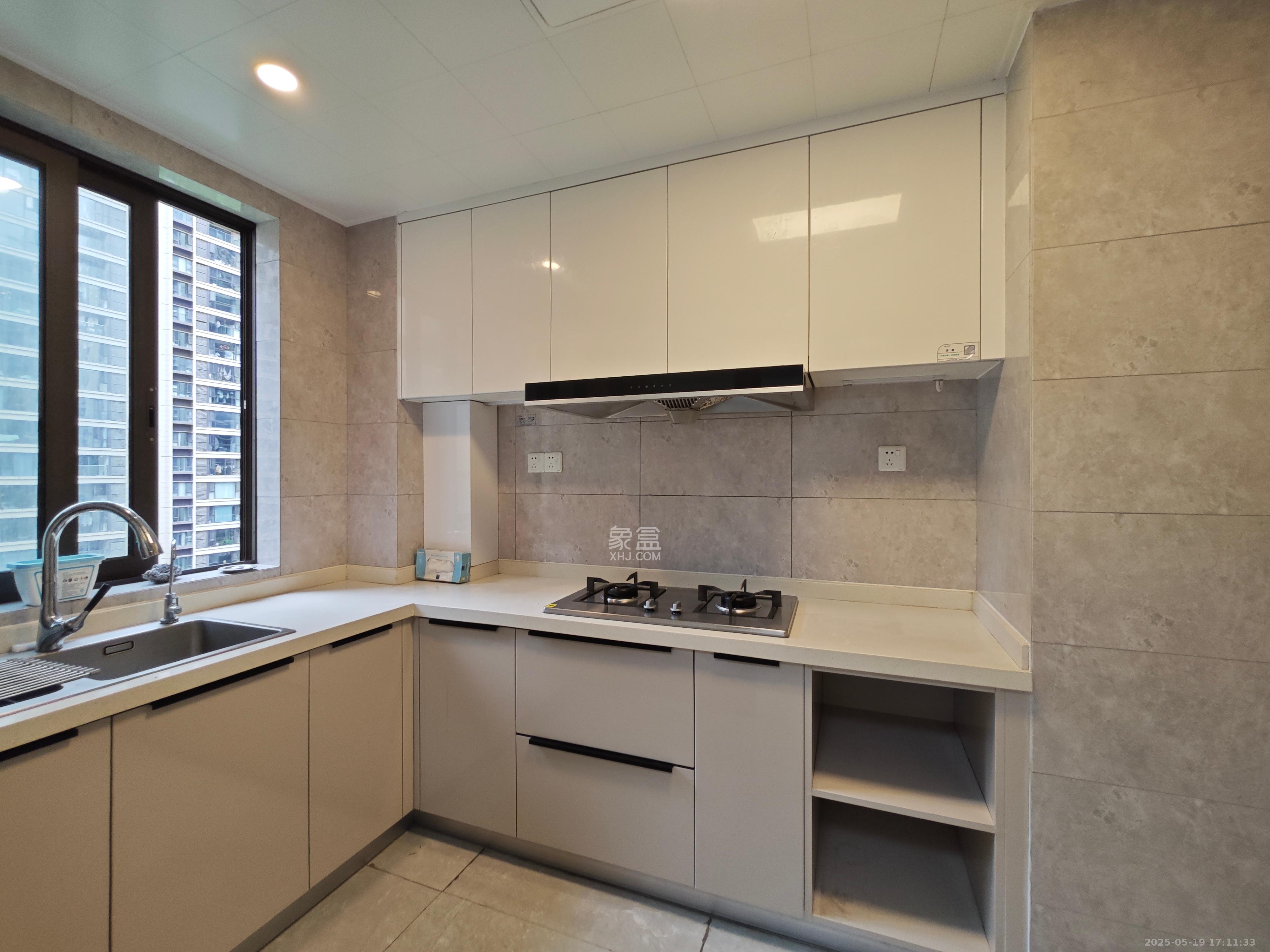 龙湖铂金中心(龙湖春江郦城) 4室2厅2卫 5500.0元/月 龙湖铂金中心(龙湖春江郦城) 4室2厅2卫 5500.0元/月室内图