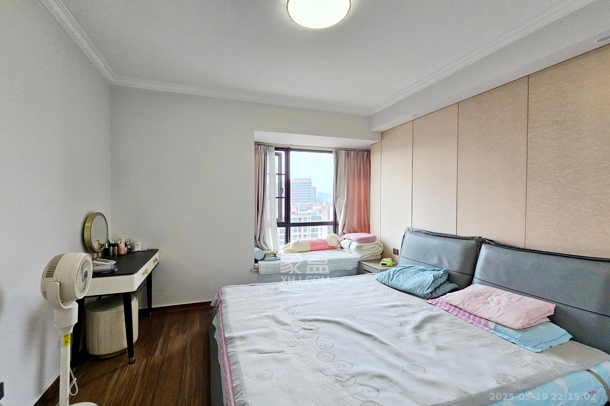 明昇壹城(明昇时代广场)二期  4室2厅2卫    229.0万 明昇壹城(明昇时代广场)二期  4室2厅2卫    229.0万卧室