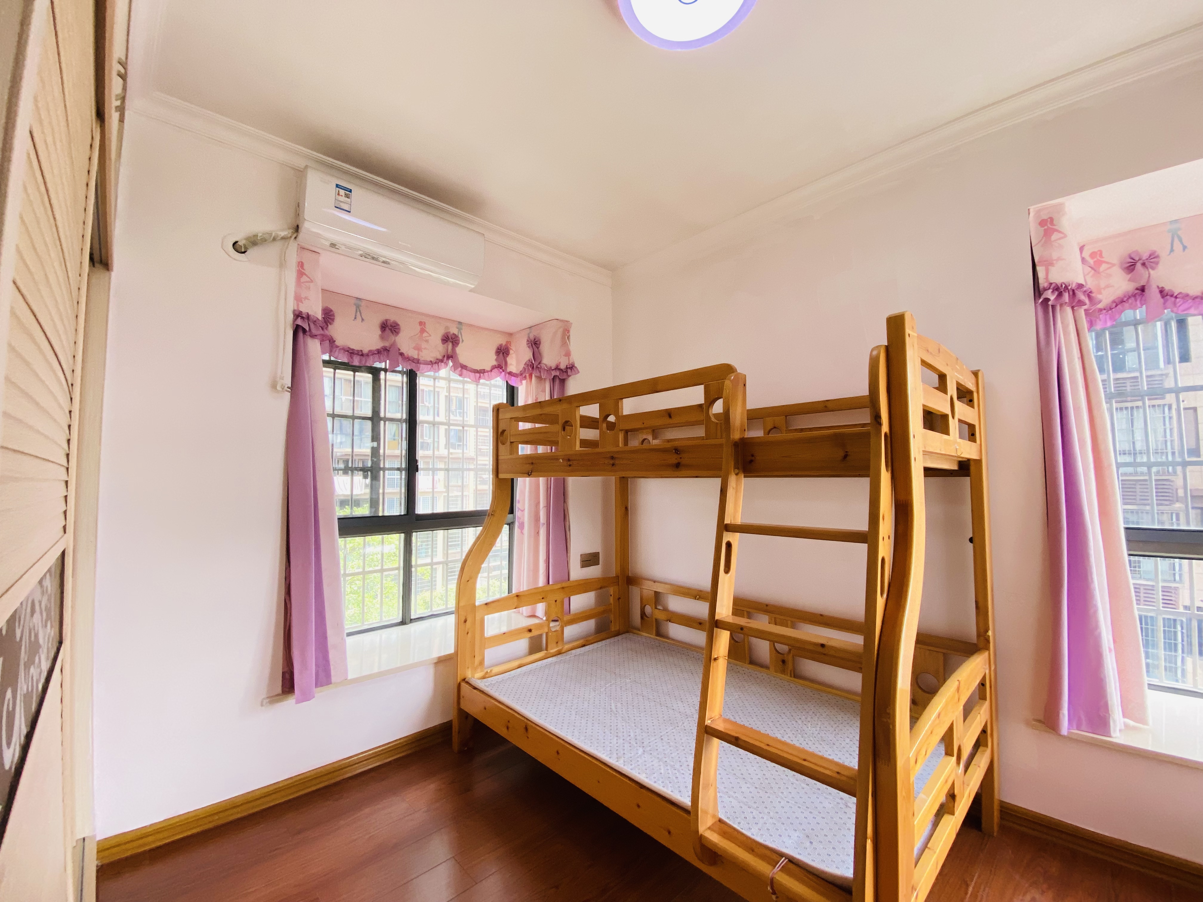 康城上品  3室2厅2卫    56.78万 康城上品  3室2厅2卫    56.78万卧室