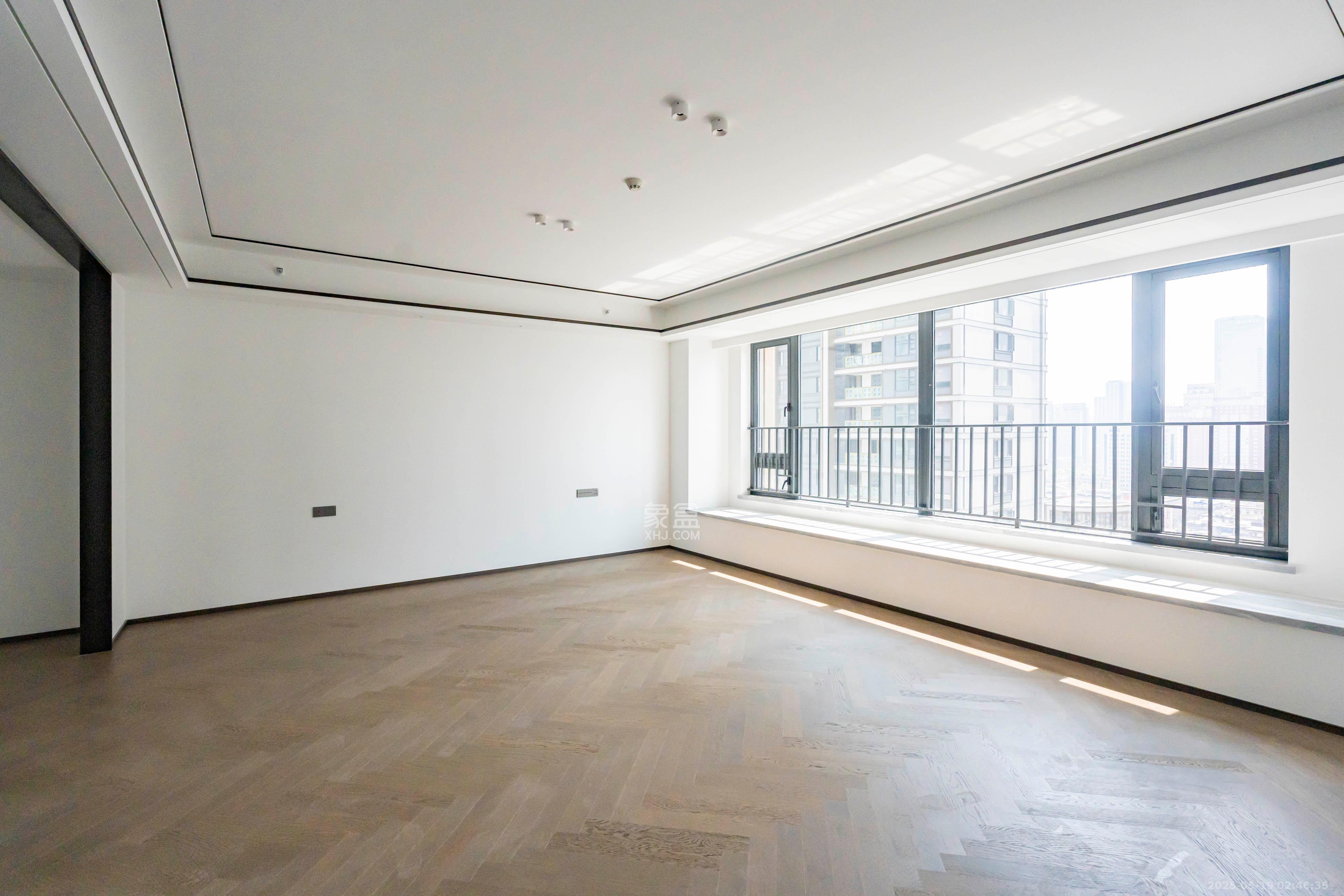 建发养云  5室2厅3卫   768.00万卧室