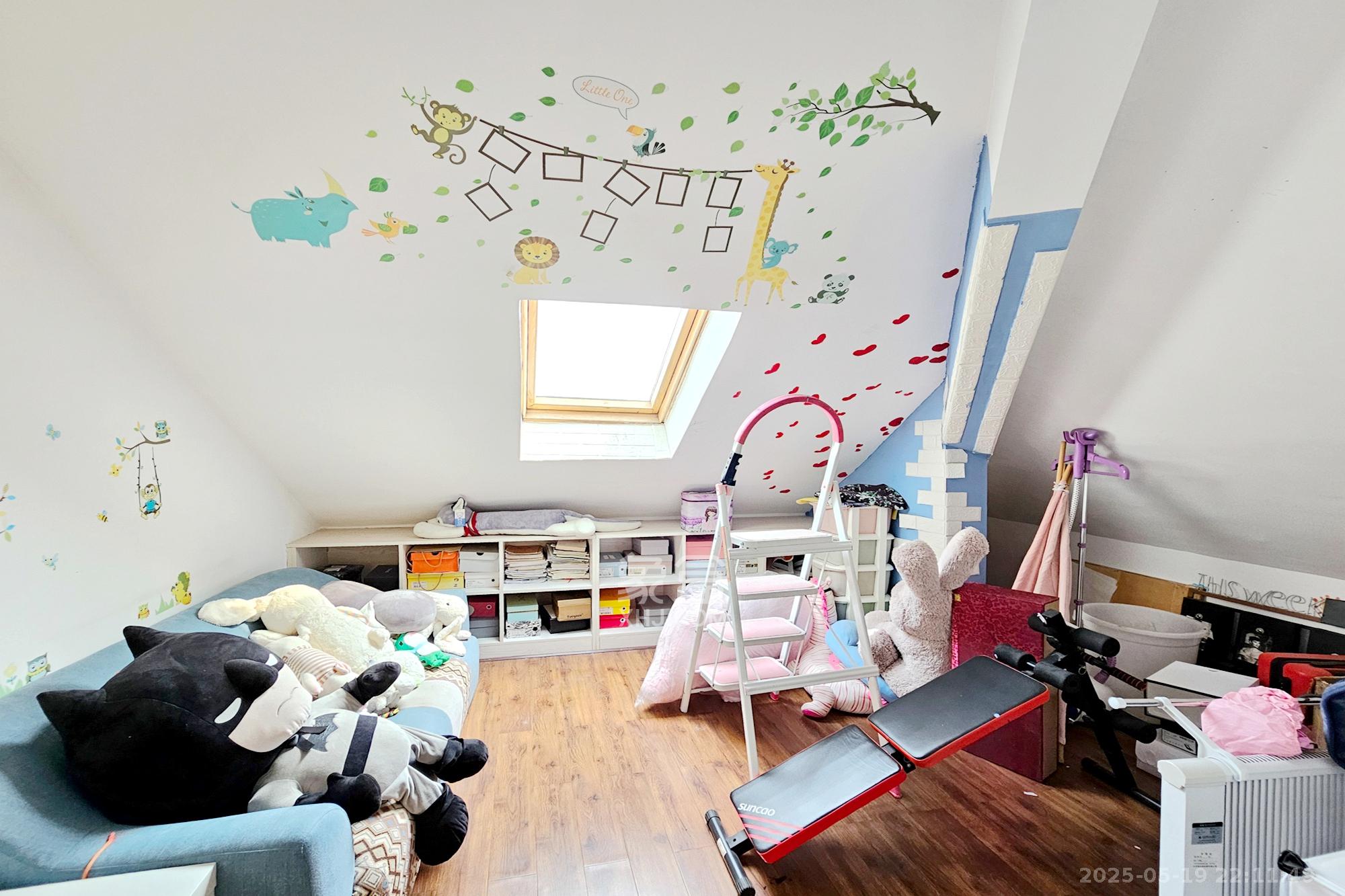 三江花中城  4室2厅2卫    89.9万其他