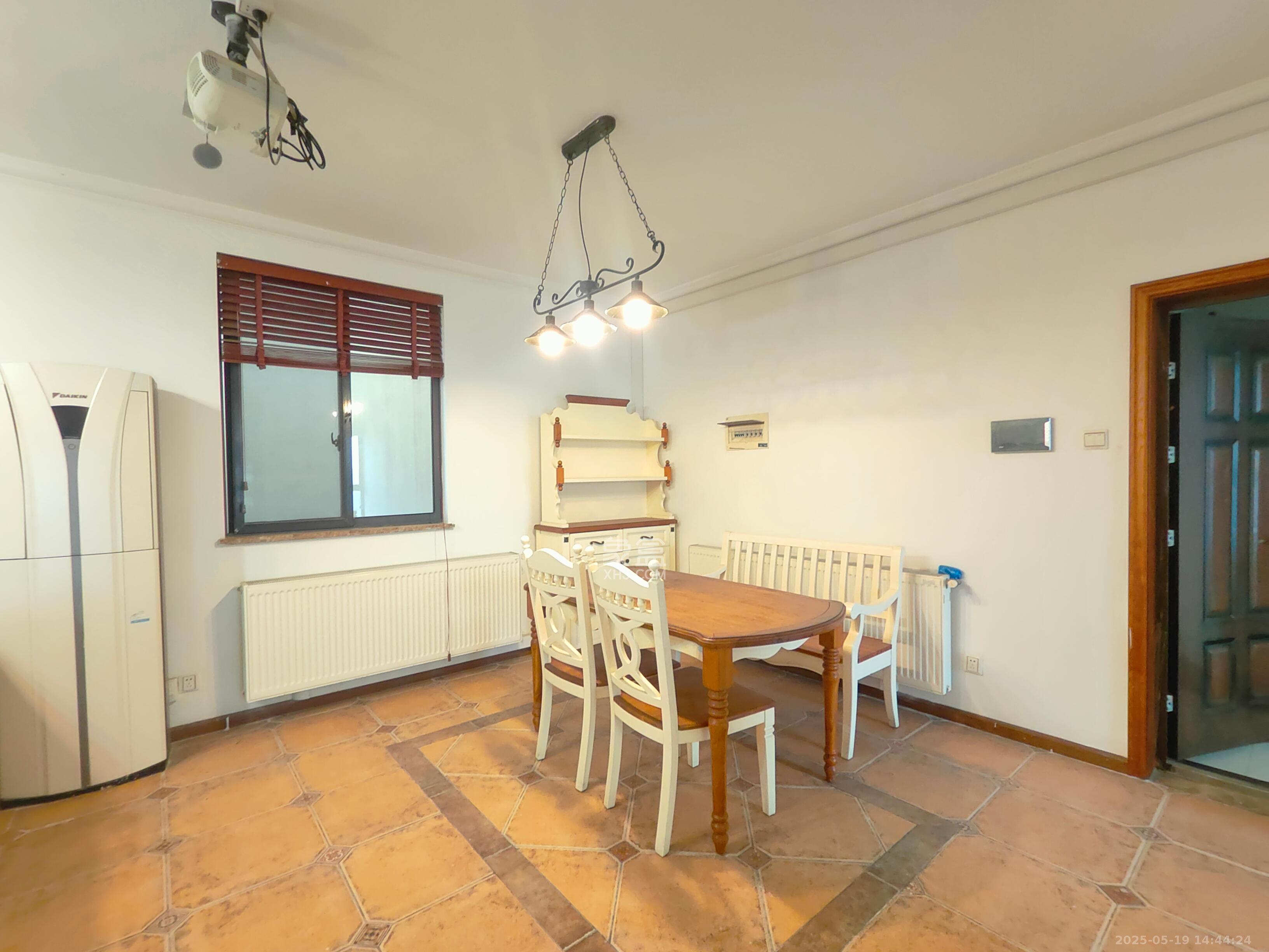 勤诚达新界  4室2厅2卫    2800.0元/月 勤诚达新界  4室2厅2卫    2800.0元/月室内图