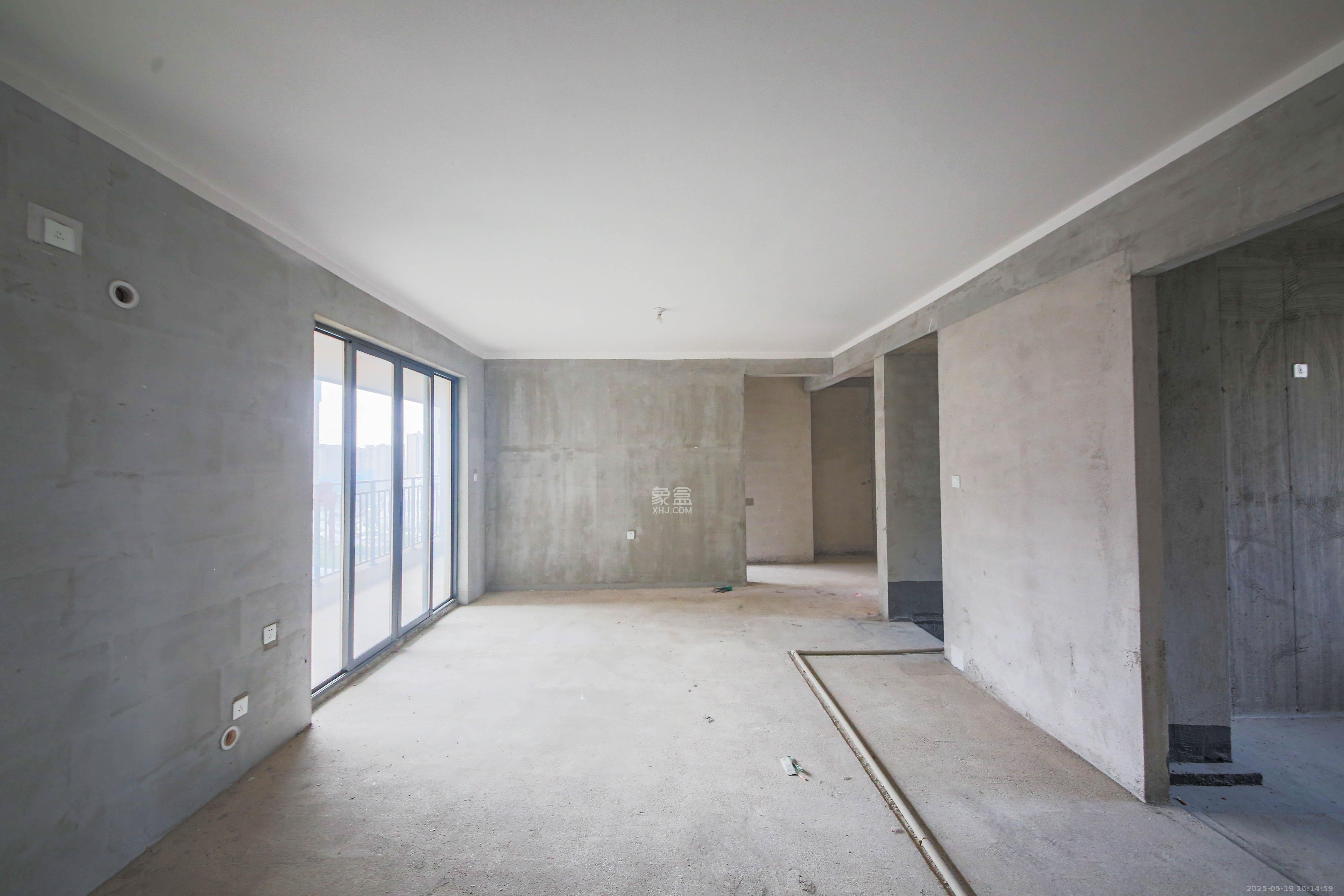 中建钰和城  3室2厅2卫   135.00万客厅