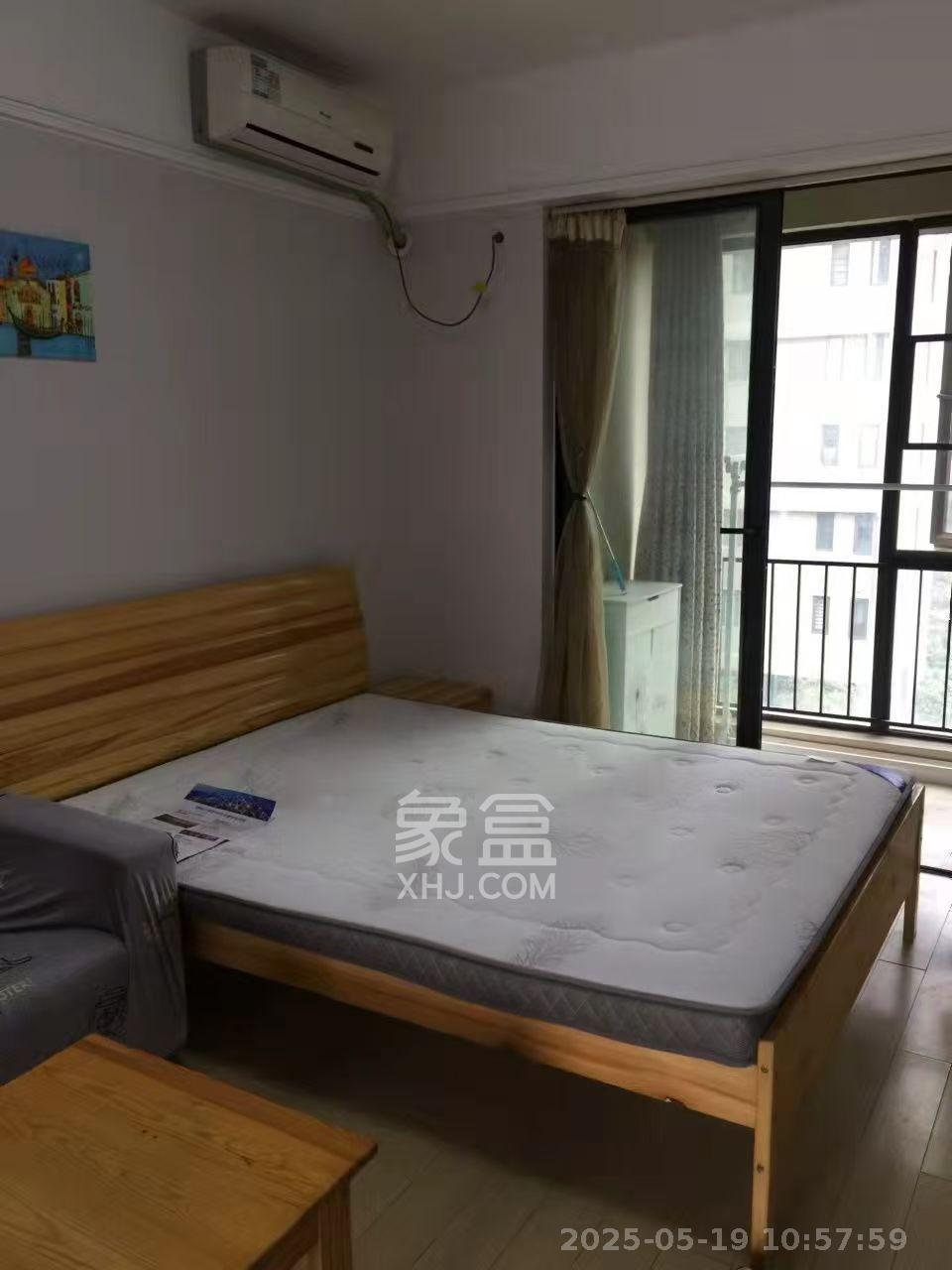 万科城  1室1厅1卫   1400.00元/月