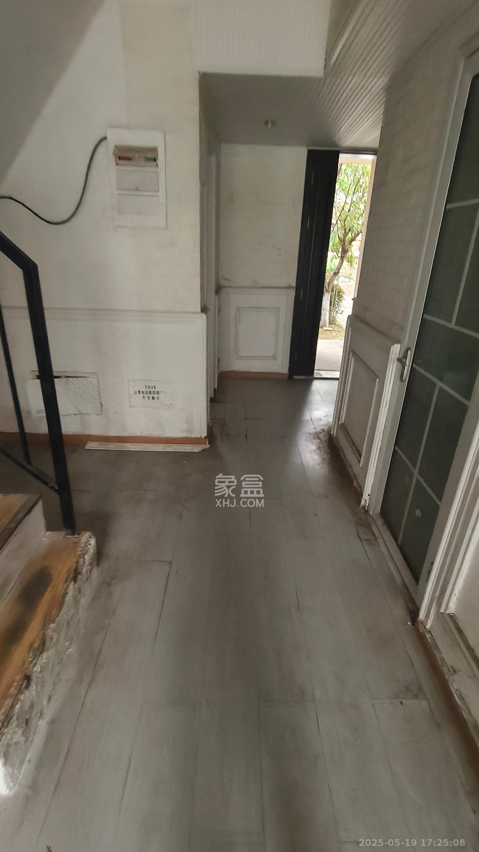 盈峰翠邸 5室2厅2卫 2600.0元/月 盈峰翠邸 5室2厅2卫 2600.0元/月室内图