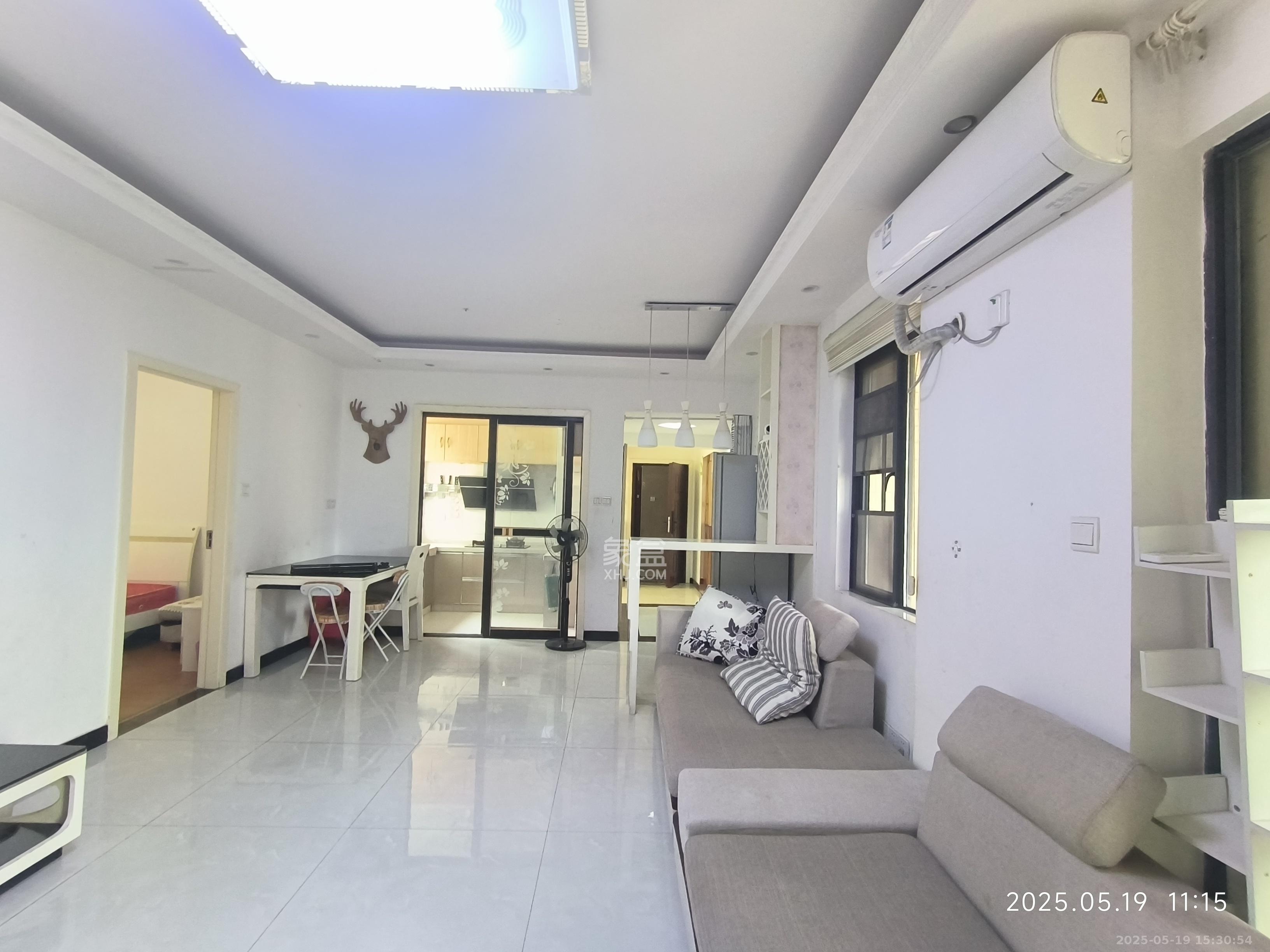 蓝山郡  3室2厅2卫    2200.0元/月 蓝山郡  3室2厅2卫    2200.0元/月室内图