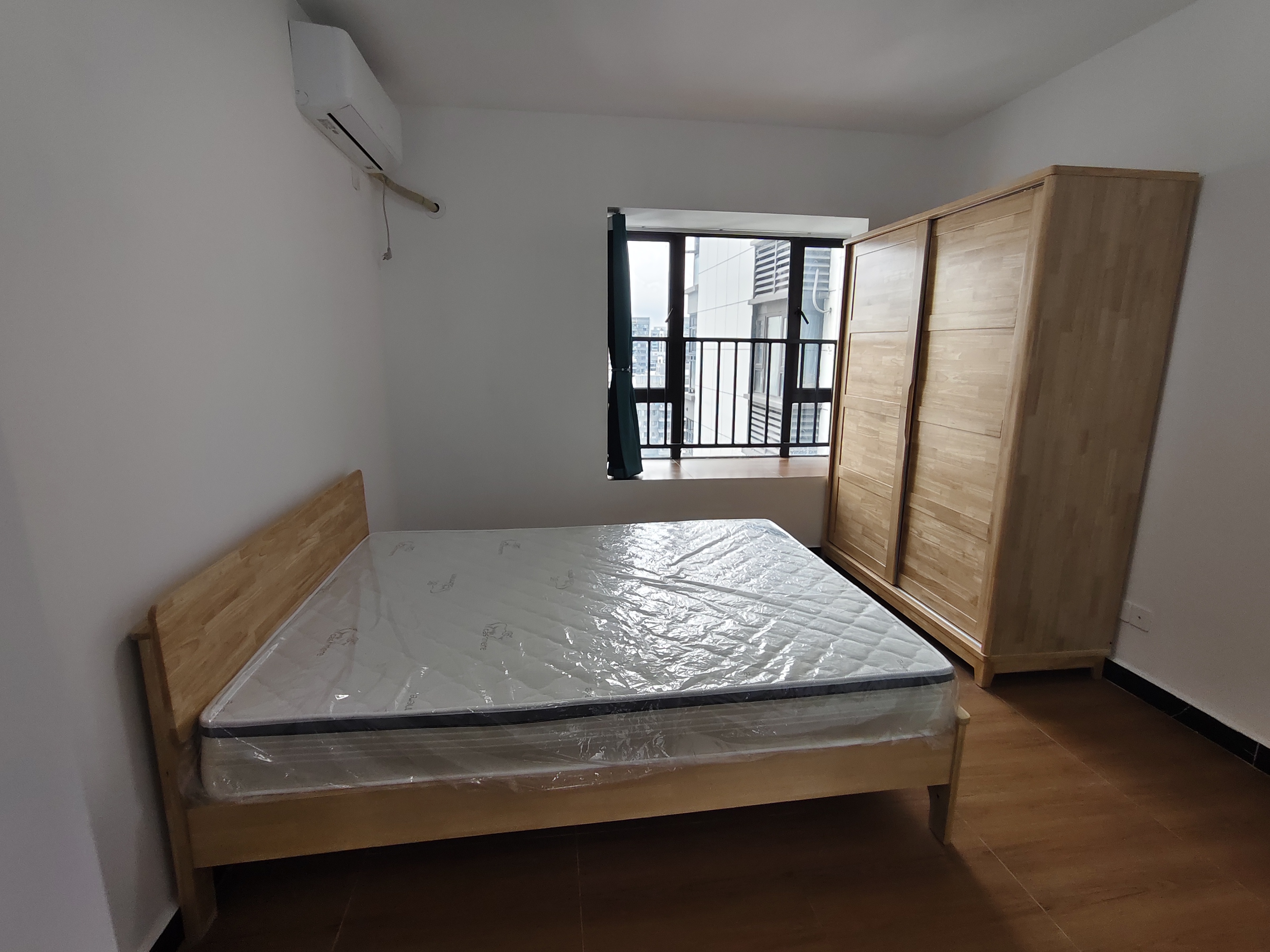 坡博家园二区  4室2厅2卫   3200.00元/月室内图