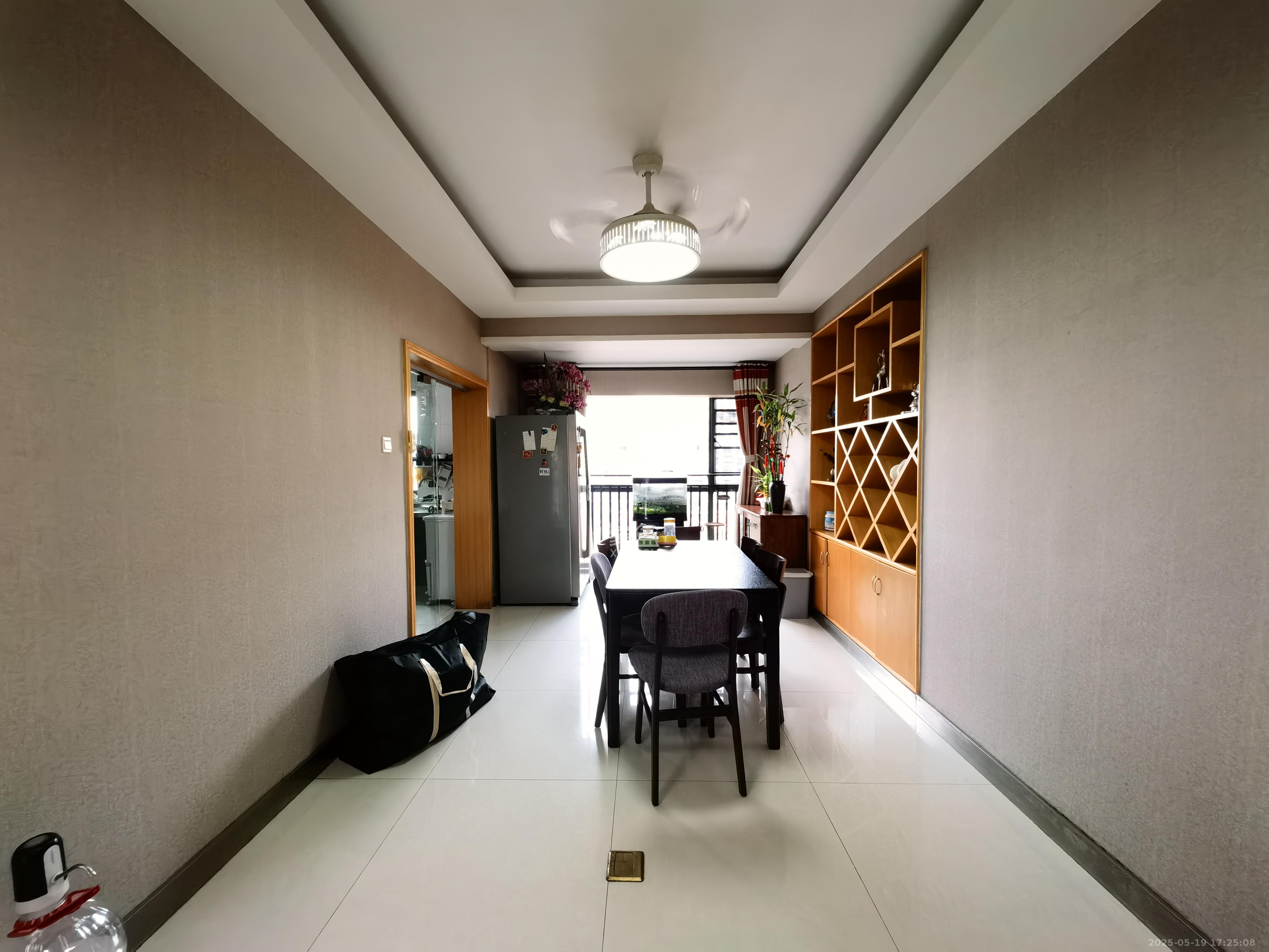 中城丽景香山园  3室2厅2卫   3600.00元/月室内图