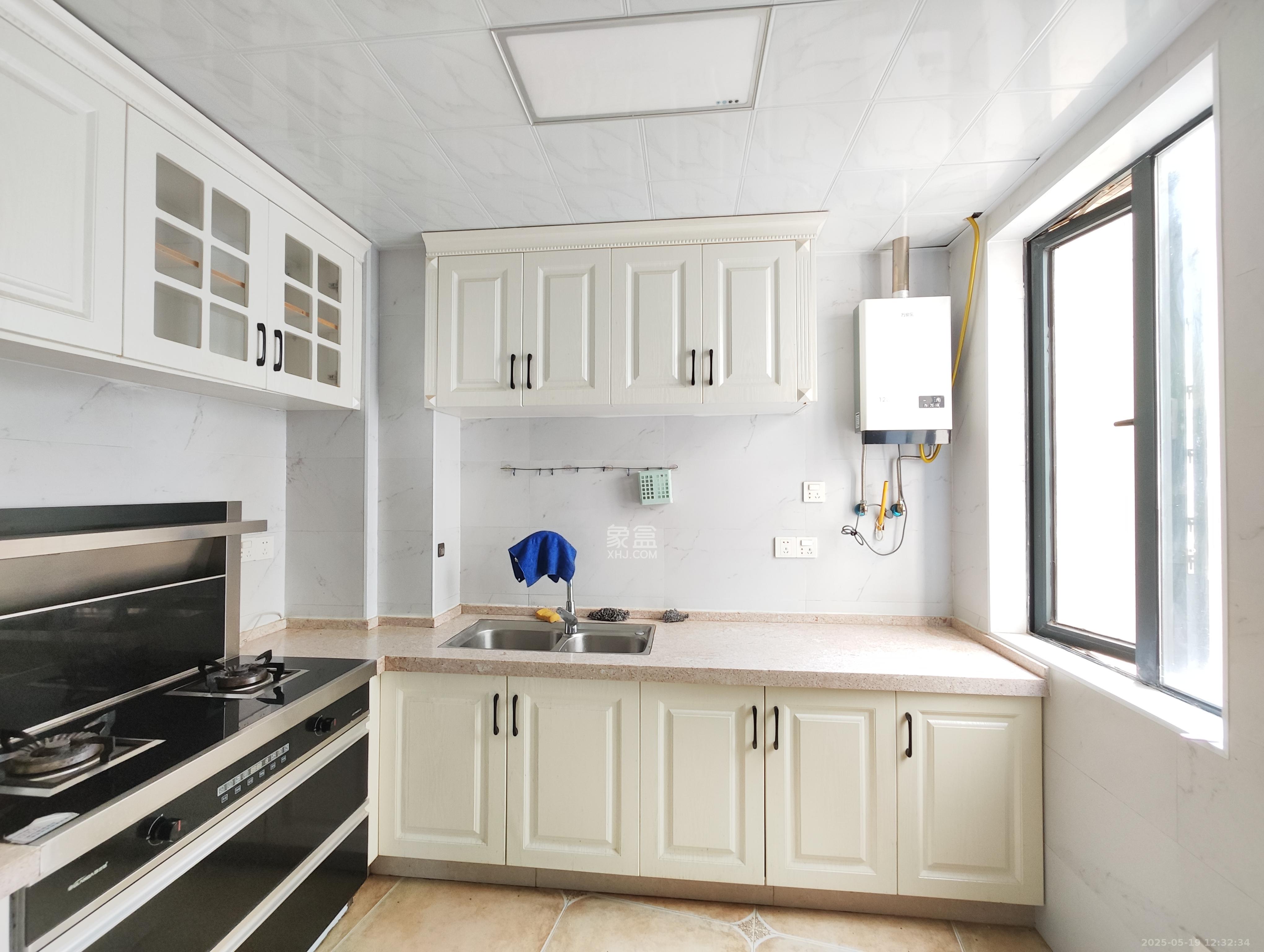 长房时代城 3室2厅1卫 2600.0元/月 长房时代城 3室2厅1卫 2600.0元/月室内图