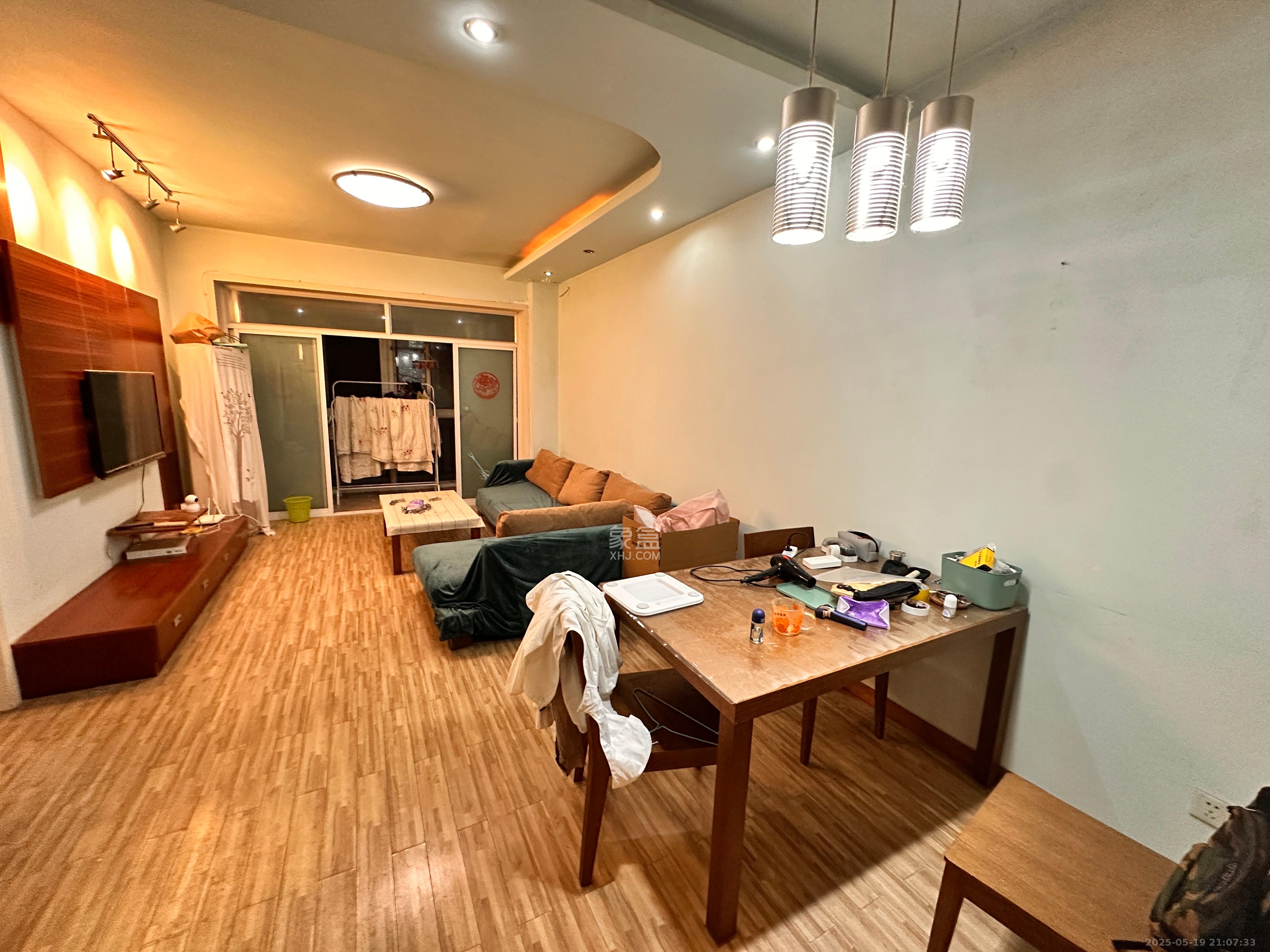 雄海花园  2室2厅1卫    2400.0元/月