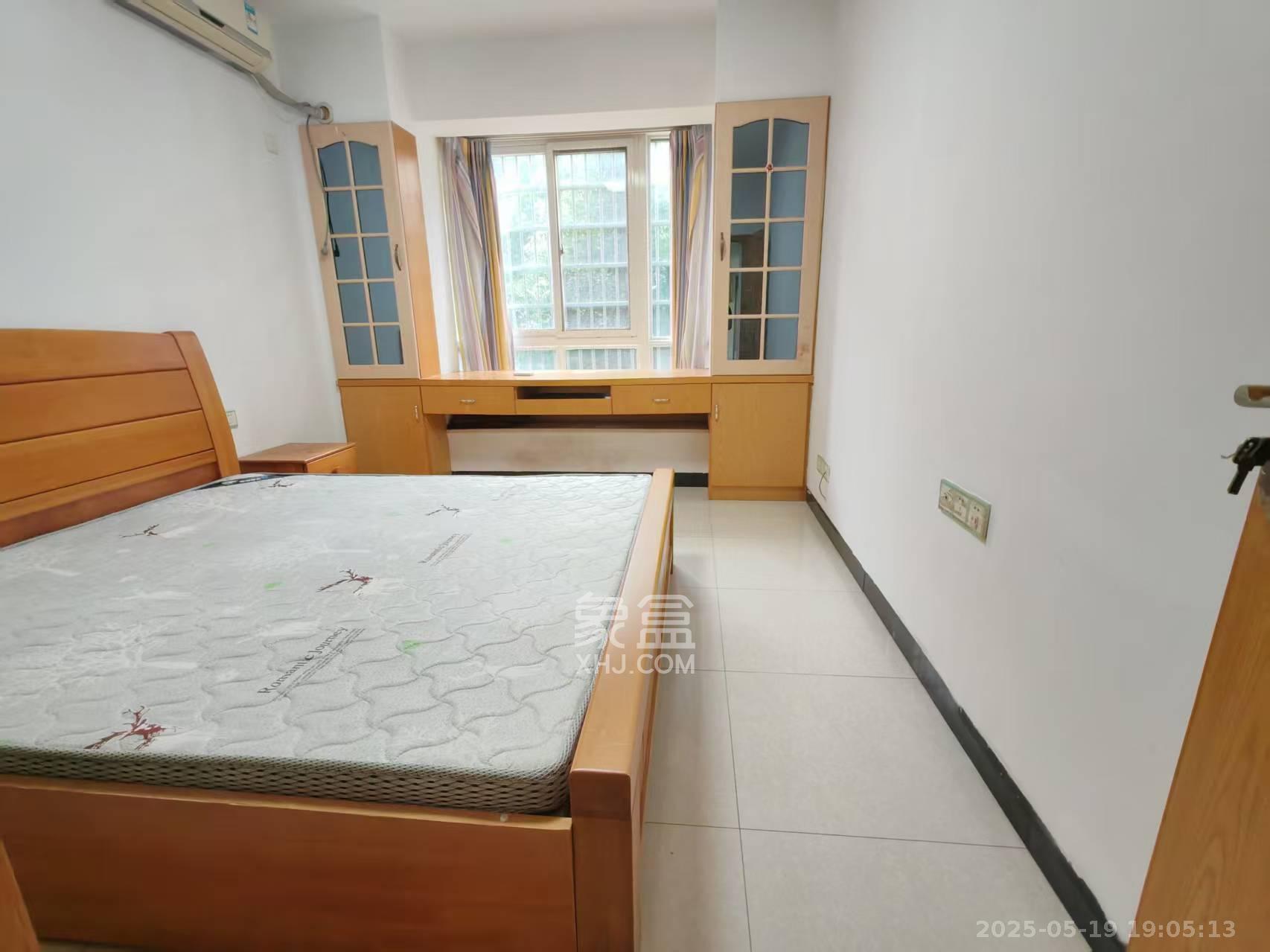 浏阳河畔家园  3室2厅2卫    2800.0元/月 浏阳河畔家园  3室2厅2卫    2800.0元/月室内图