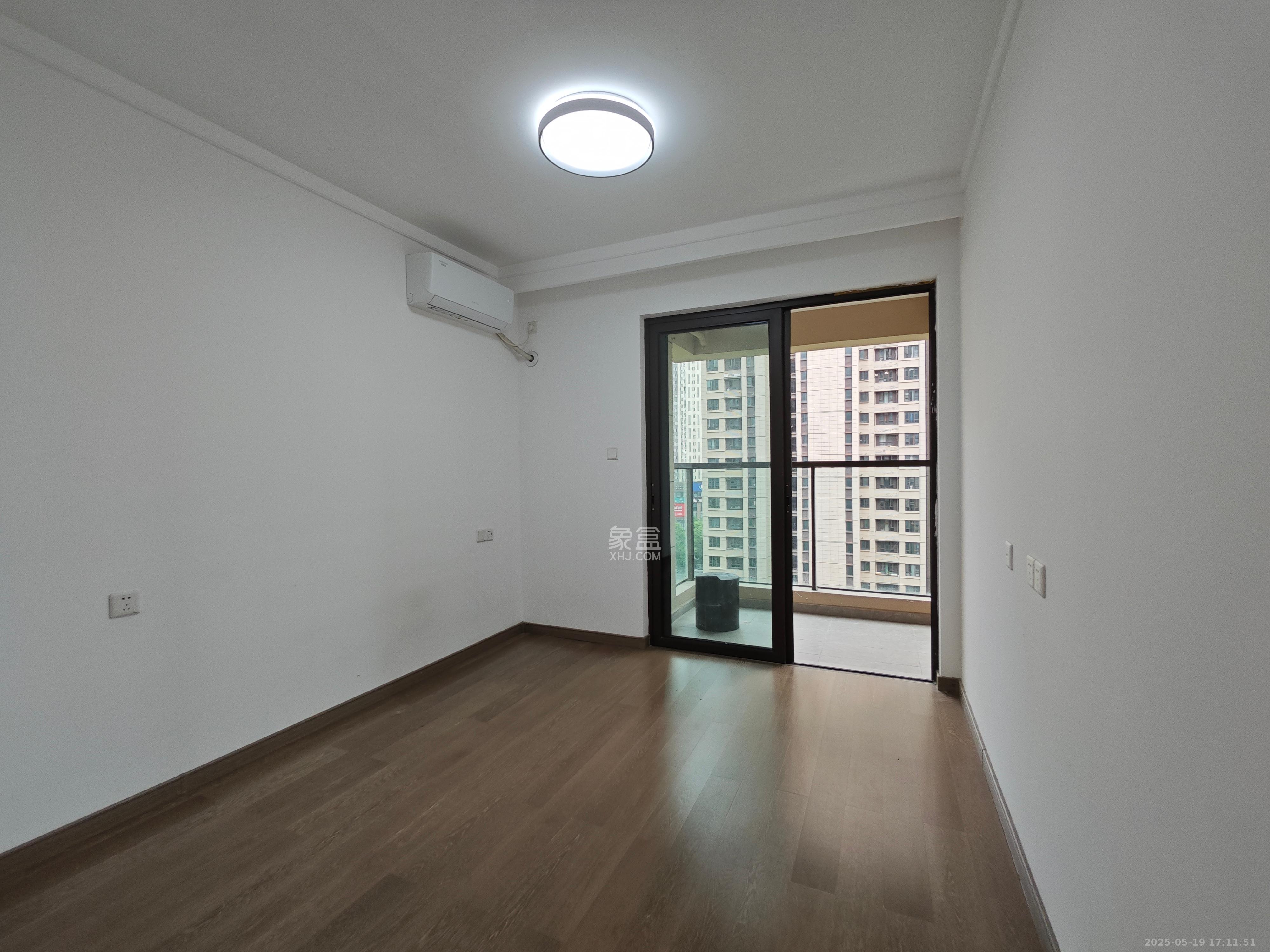 龙湖铂金中心(龙湖春江郦城) 4室2厅2卫 5500.0元/月 龙湖铂金中心(龙湖春江郦城) 4室2厅2卫 5500.0元/月室内图