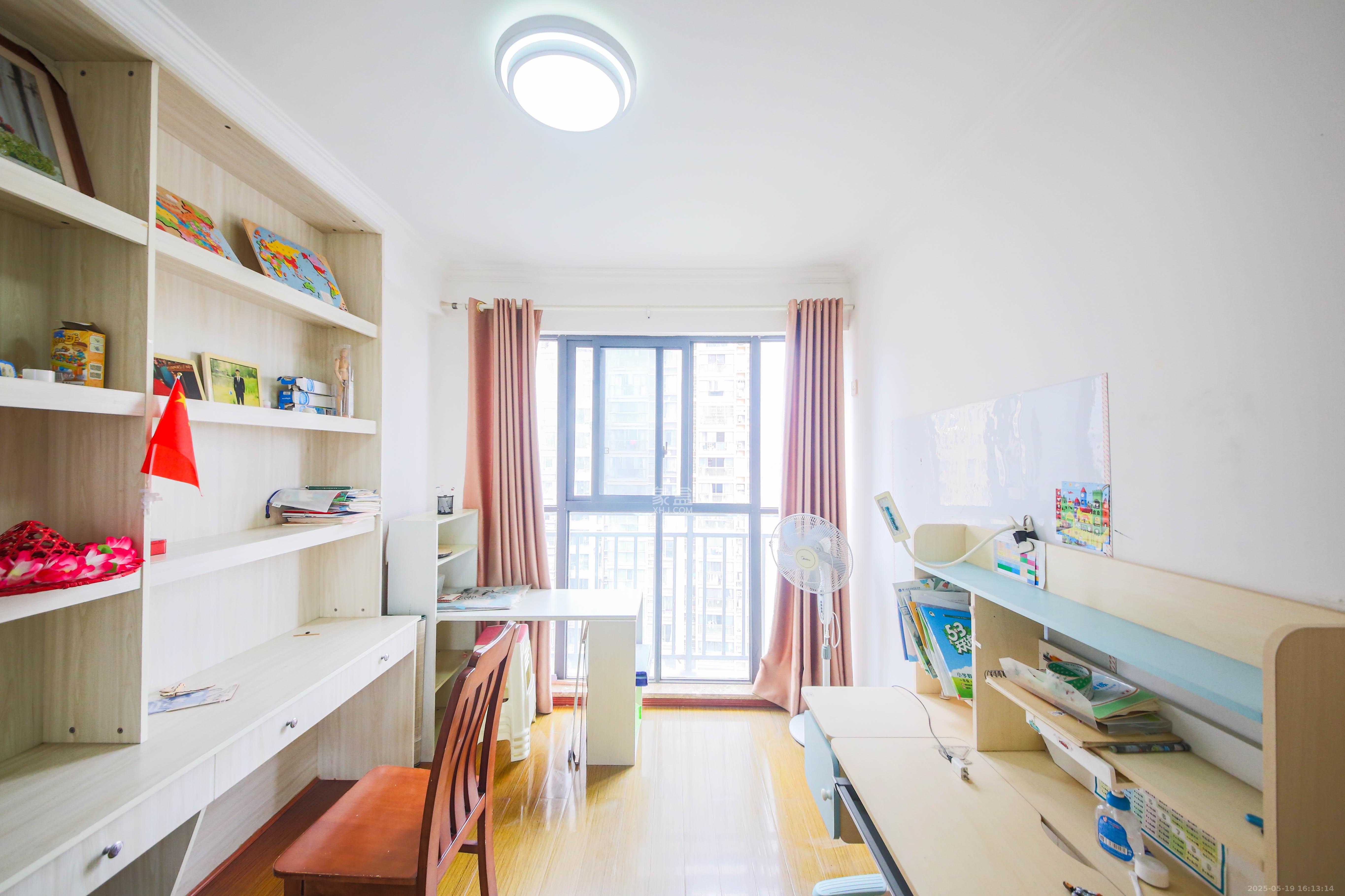 鑫远御文台一期 4室2厅2卫 130.0万 鑫远御文台一期 4室2厅2卫 130.0万客厅