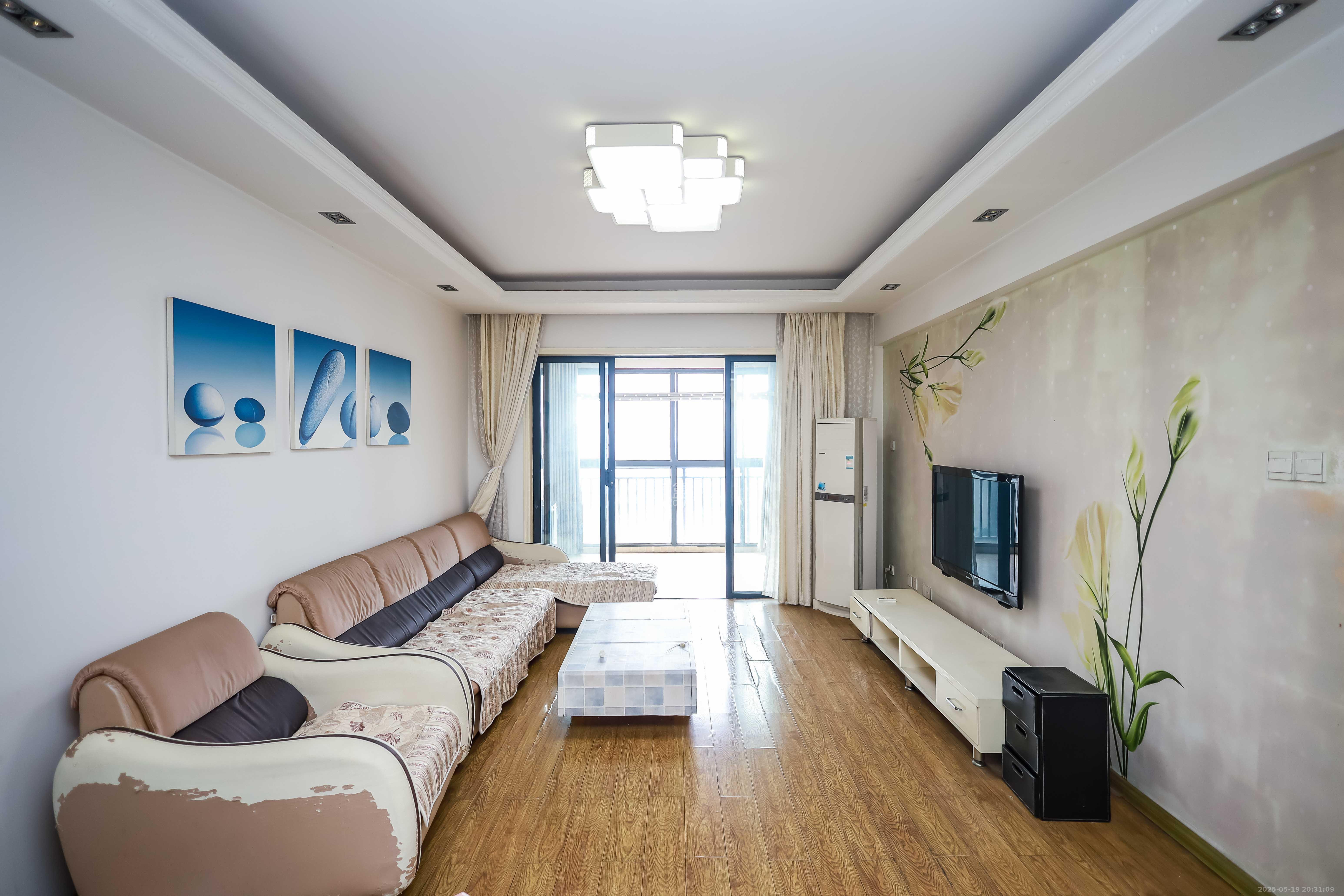 莱茵城 2室2厅1卫 66.0万 莱茵城 2室2厅1卫 66.0万客厅