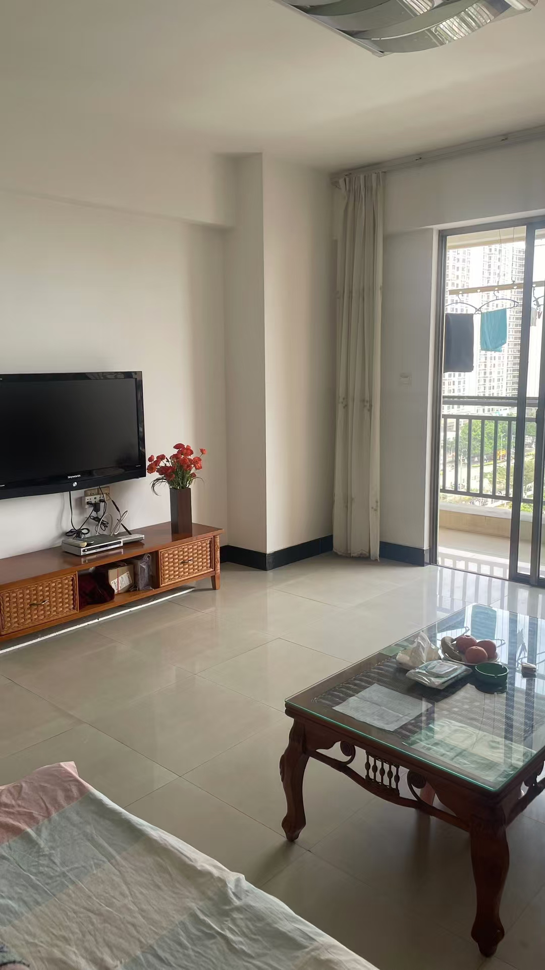 南滨骏园 3室2厅2卫 168.0万 南滨骏园 3室2厅2卫 168.0万客厅