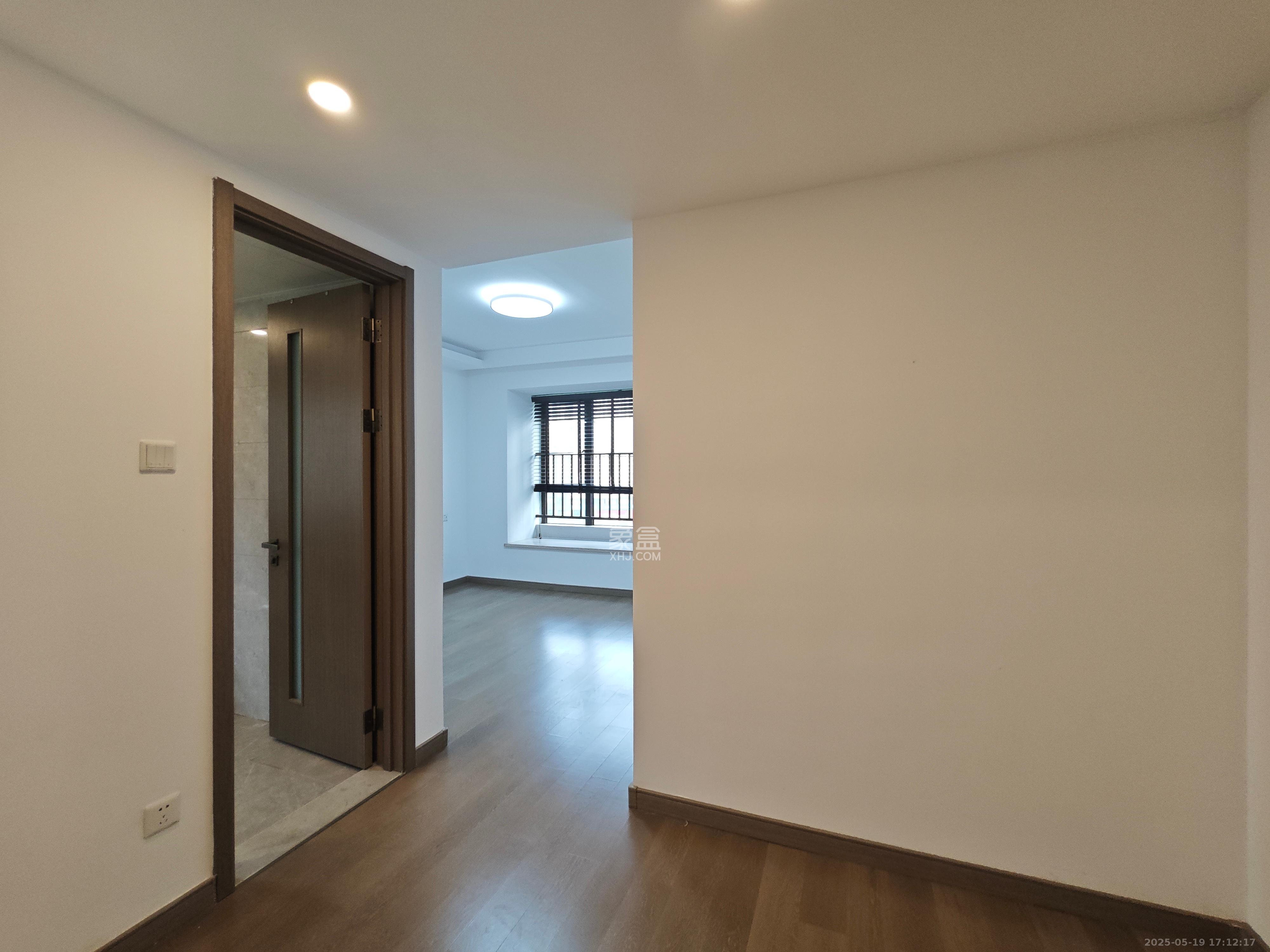 龙湖铂金中心(龙湖春江郦城) 4室2厅2卫 5500.0元/月 龙湖铂金中心(龙湖春江郦城) 4室2厅2卫 5500.0元/月室内图