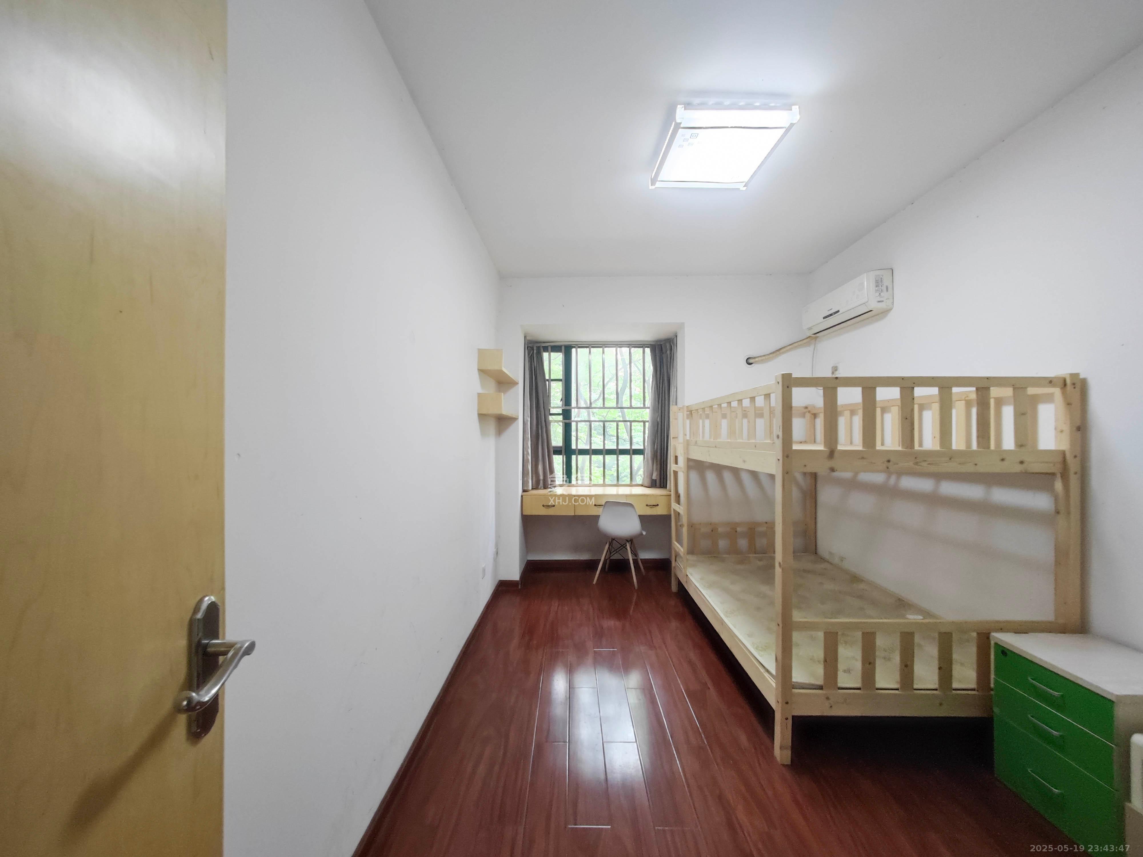 华盛世纪新城  4室2厅1卫    108.0万 华盛世纪新城  4室2厅1卫    108.0万卧室