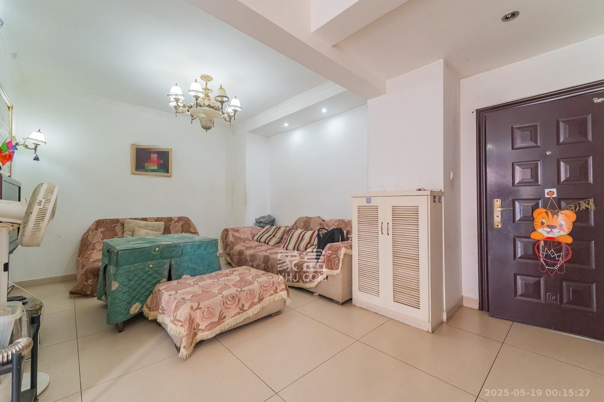 佳美星城 2室2厅1卫 43.8万 佳美星城 2室2厅1卫 43.8万客厅