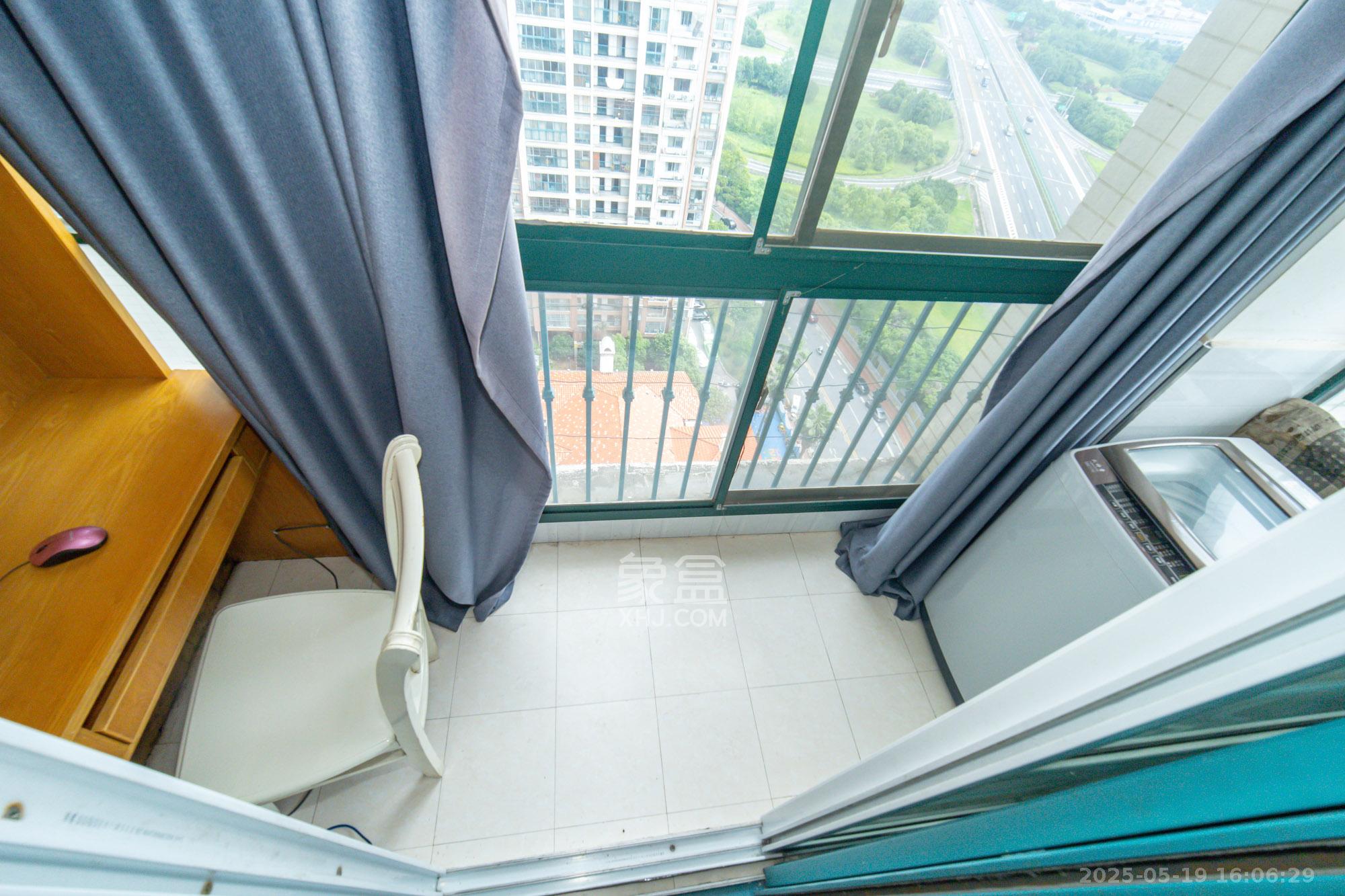 蝴蝶谷  2室2厅1卫    47.8万阳台