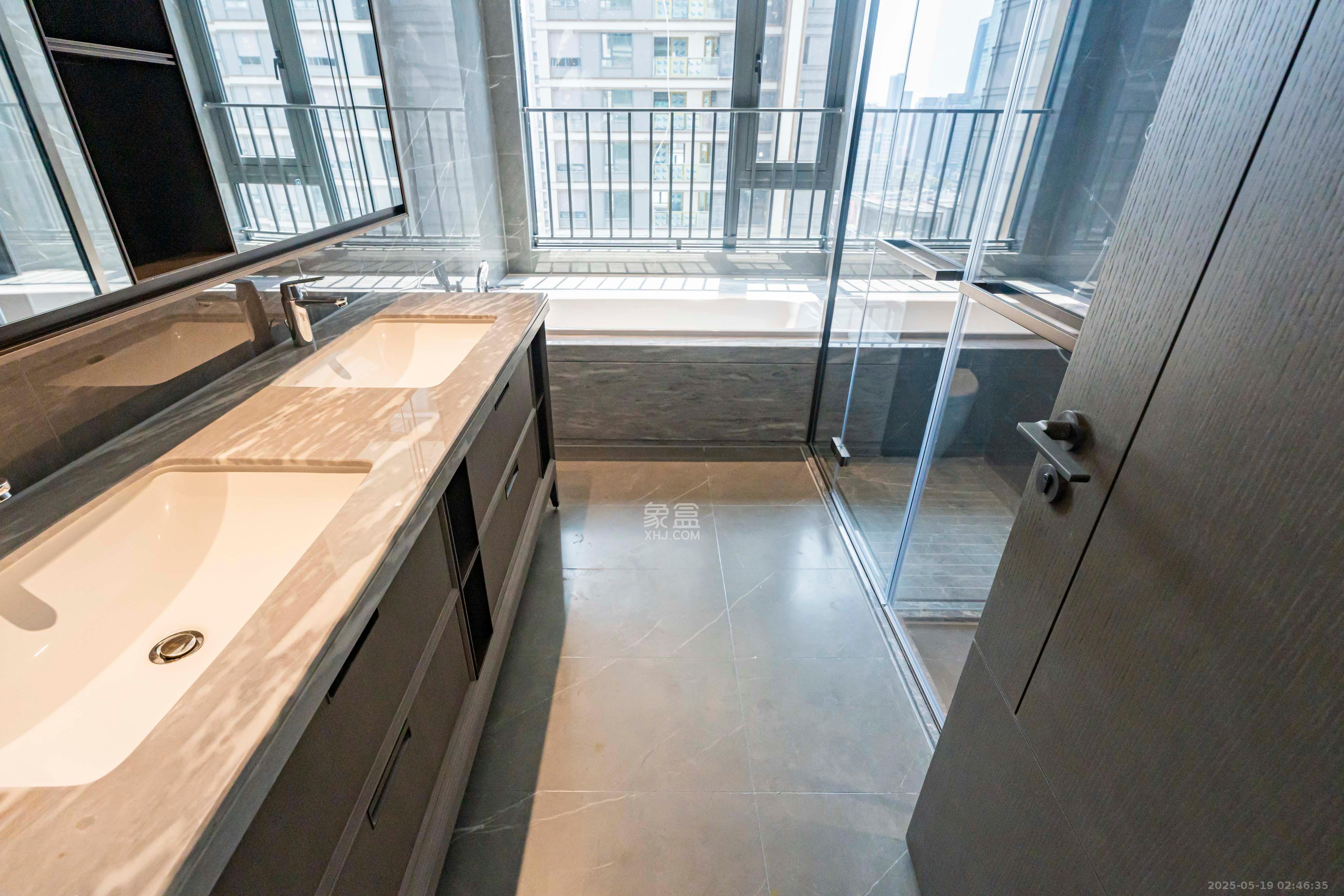 建发养云  5室2厅3卫   768.00万卫生间