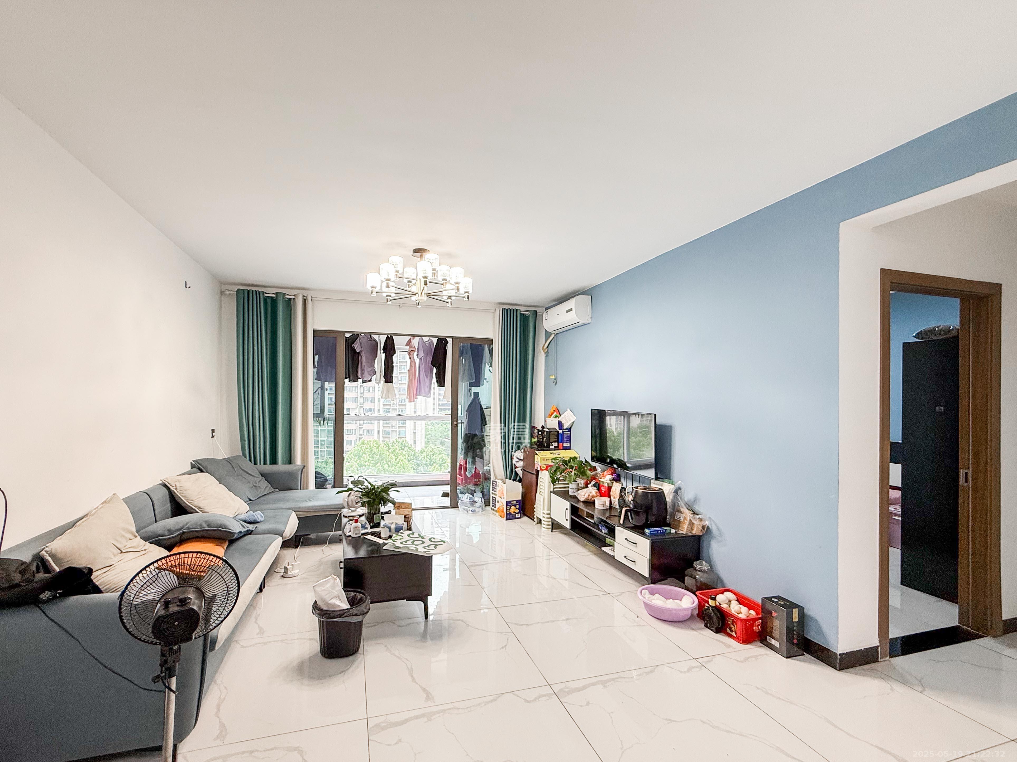 佳兆业云顶梅溪湖(佳兆业梅溪荟) 3室2厅2卫 108.0万 佳兆业云顶梅溪湖(佳兆业梅溪荟) 3室2厅2卫 108.0万客厅