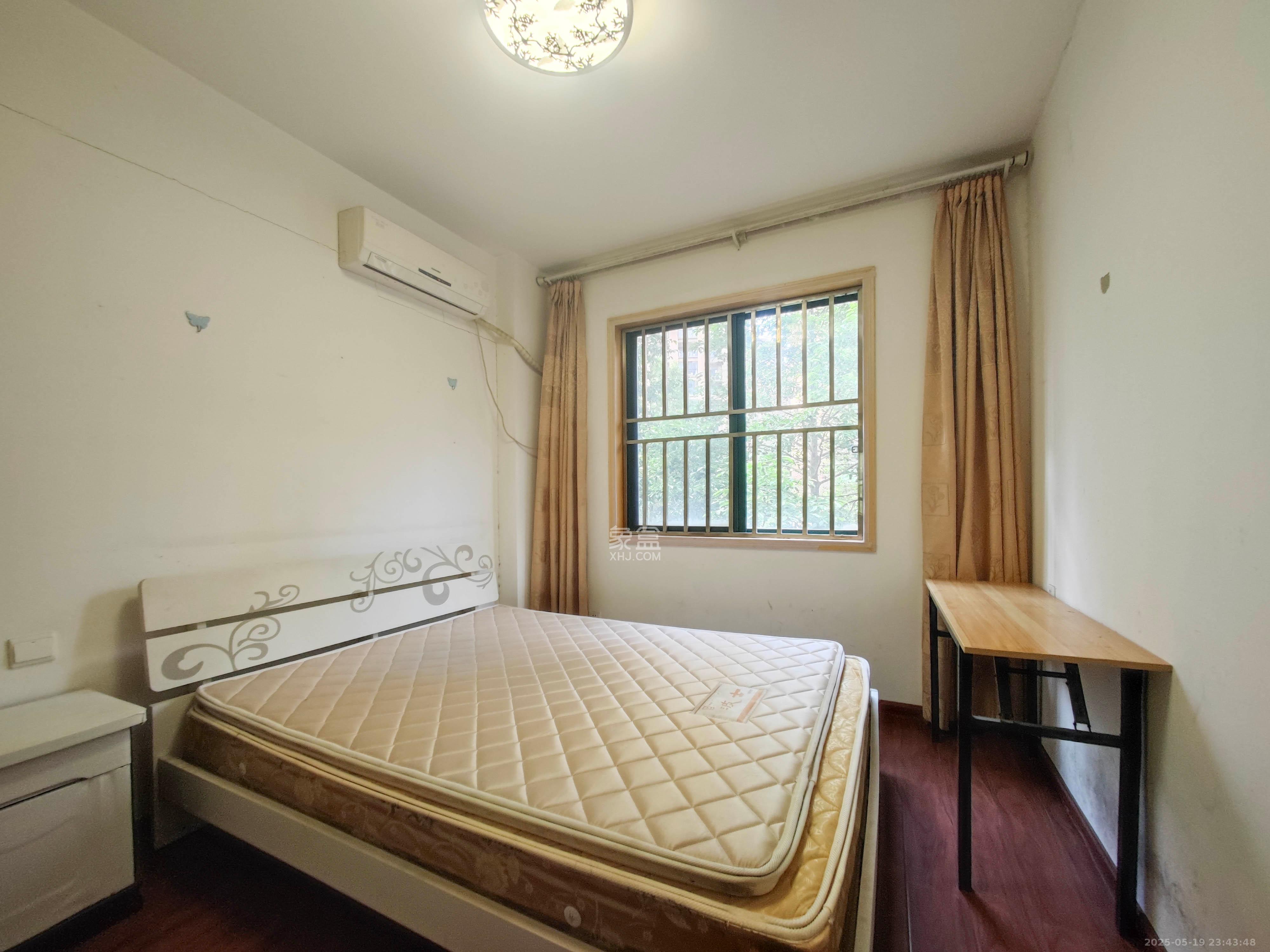 华盛世纪新城  4室2厅1卫    108.0万 华盛世纪新城  4室2厅1卫    108.0万卧室