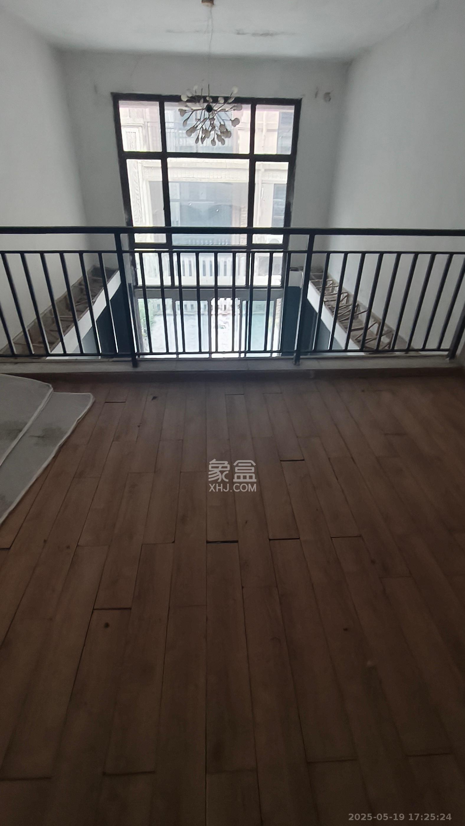 盈峰翠邸 5室2厅2卫 2600.0元/月 盈峰翠邸 5室2厅2卫 2600.0元/月室内图