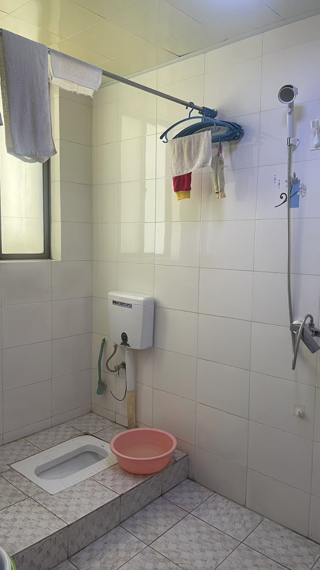 南滨骏园 3室2厅2卫 168.0万 南滨骏园 3室2厅2卫 168.0万客厅