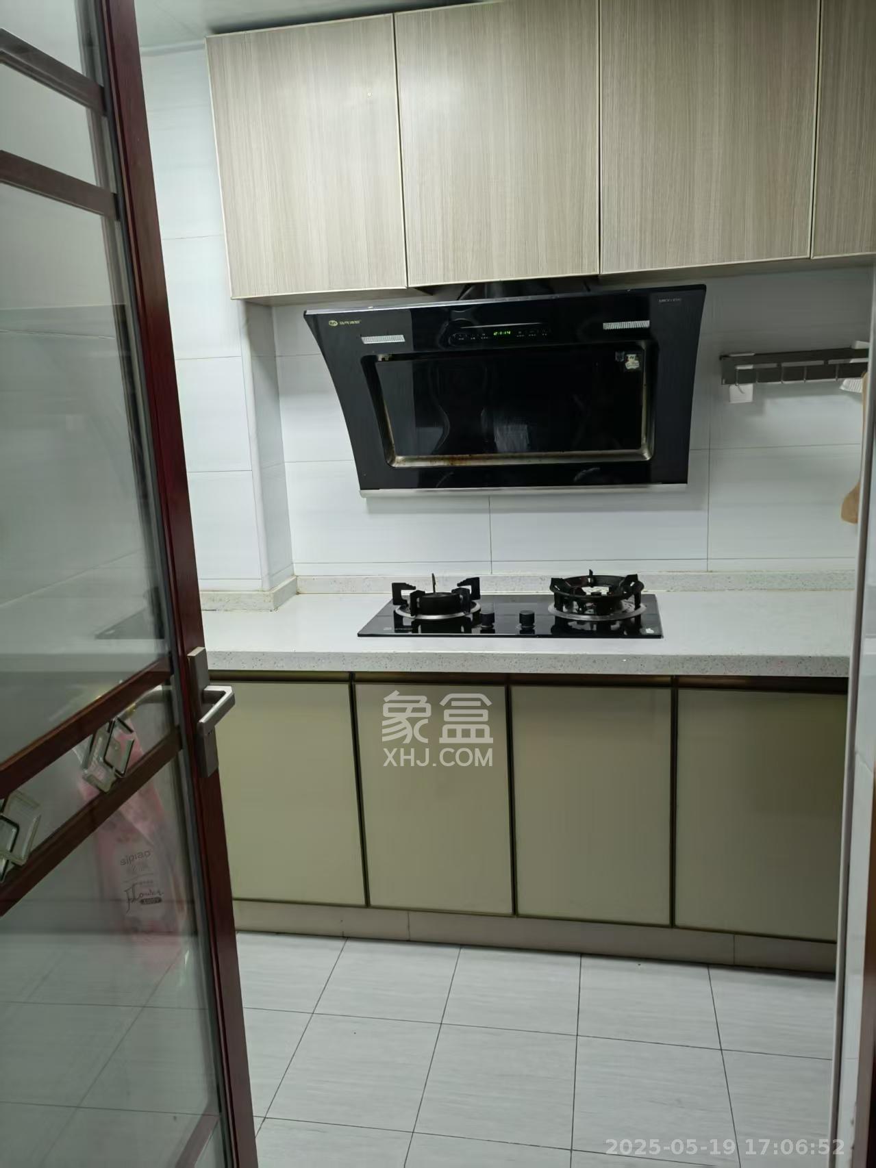 卢浮原著  3室2厅1卫   1800.00元/月室内图