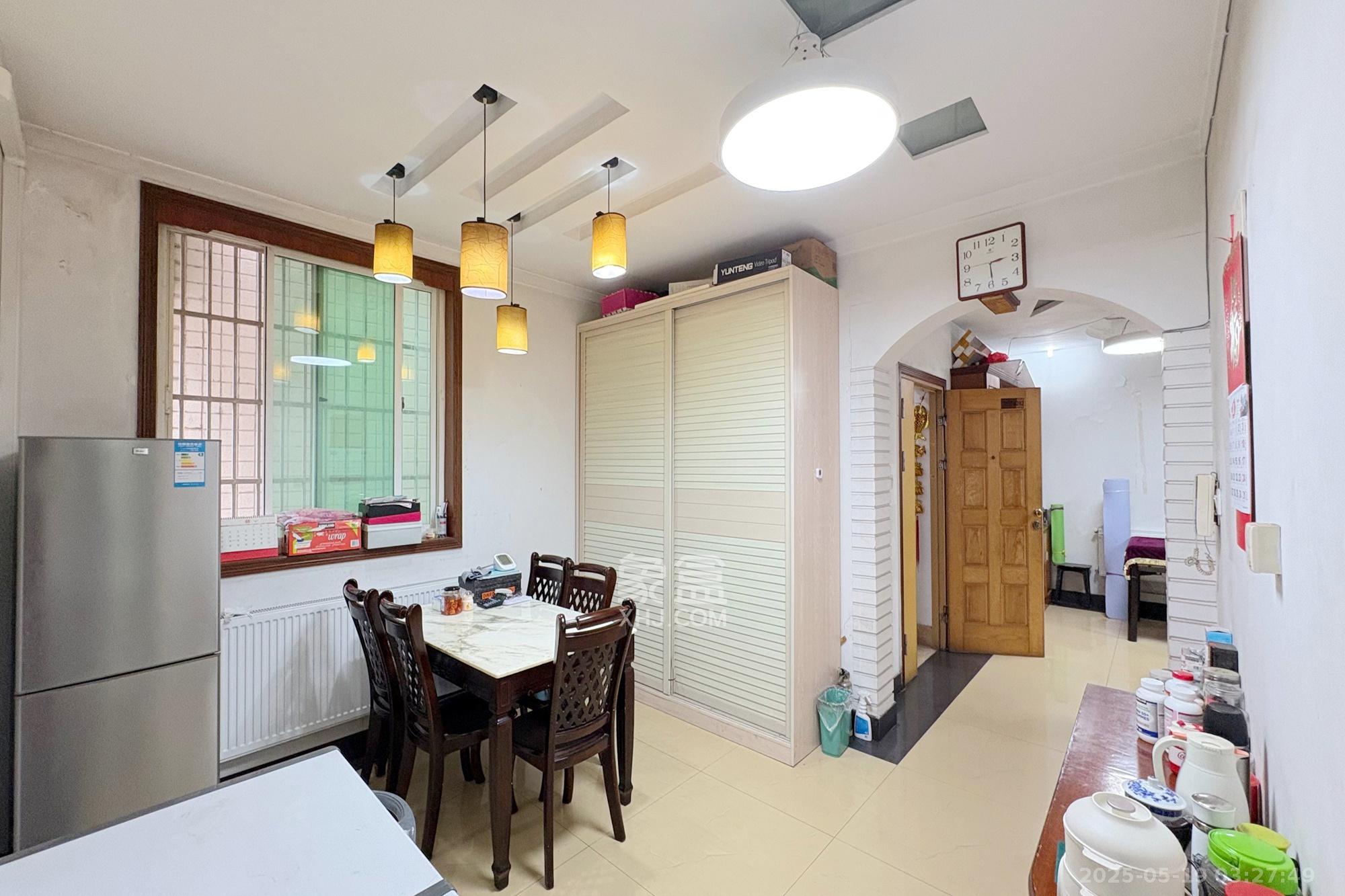 维一星城 3室2厅2卫 148.0万 维一星城 3室2厅2卫 148.0万客厅