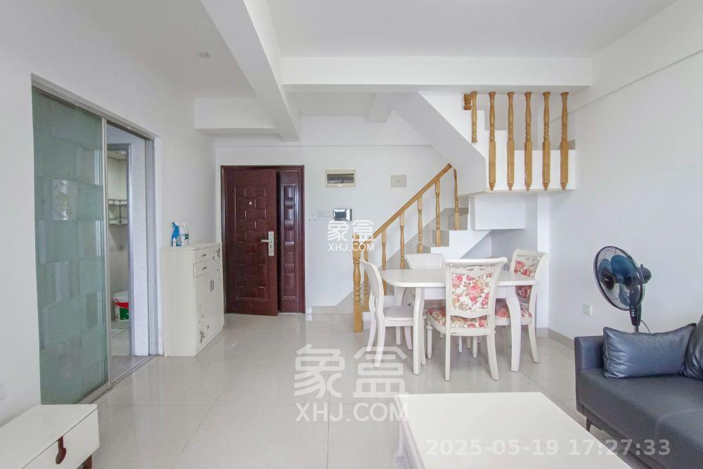阳光晶城  2室2厅2卫   1900.00元/月室内图