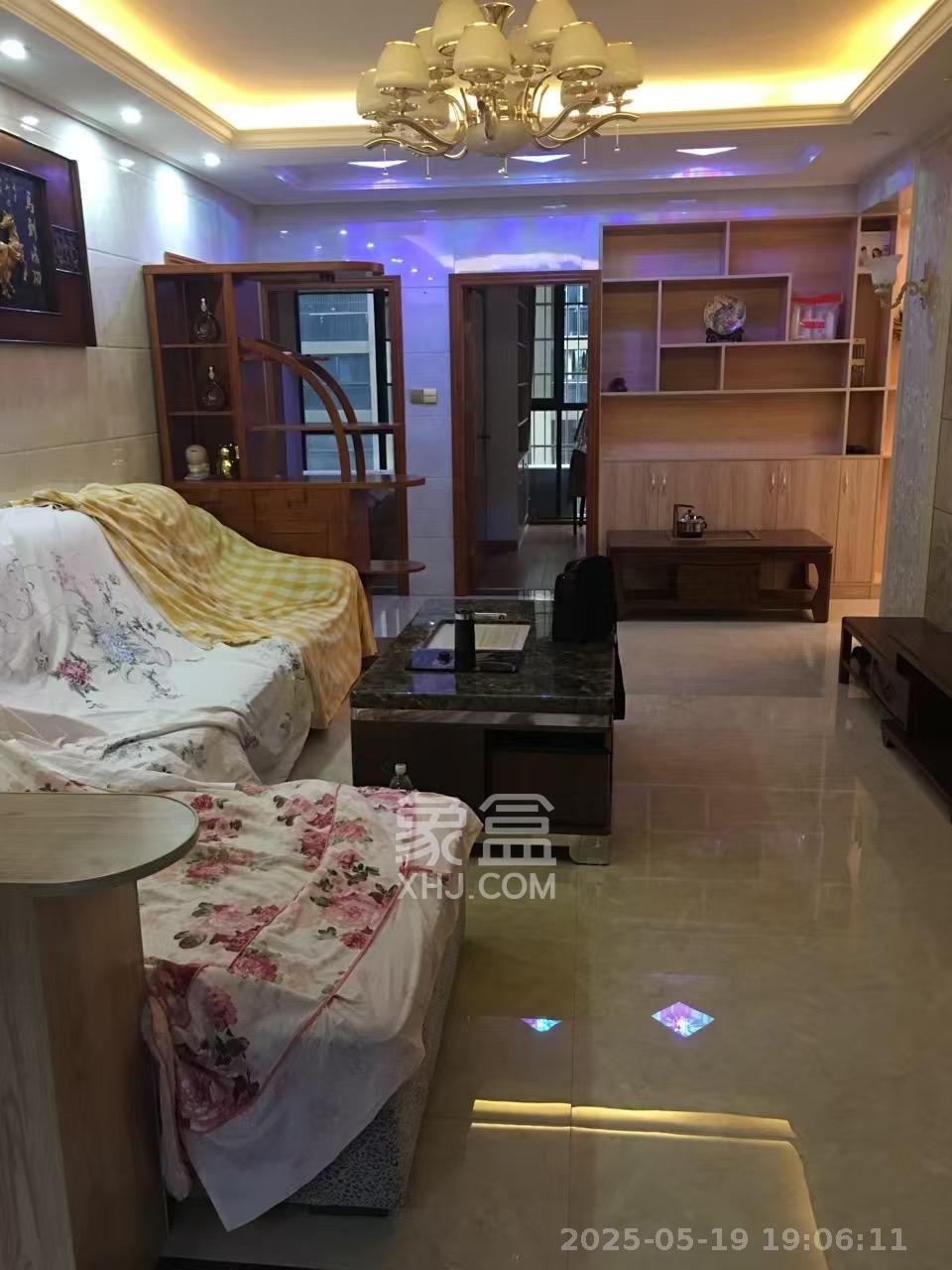 翡翠云天  3室2厅2卫   2400.00元/月室内图