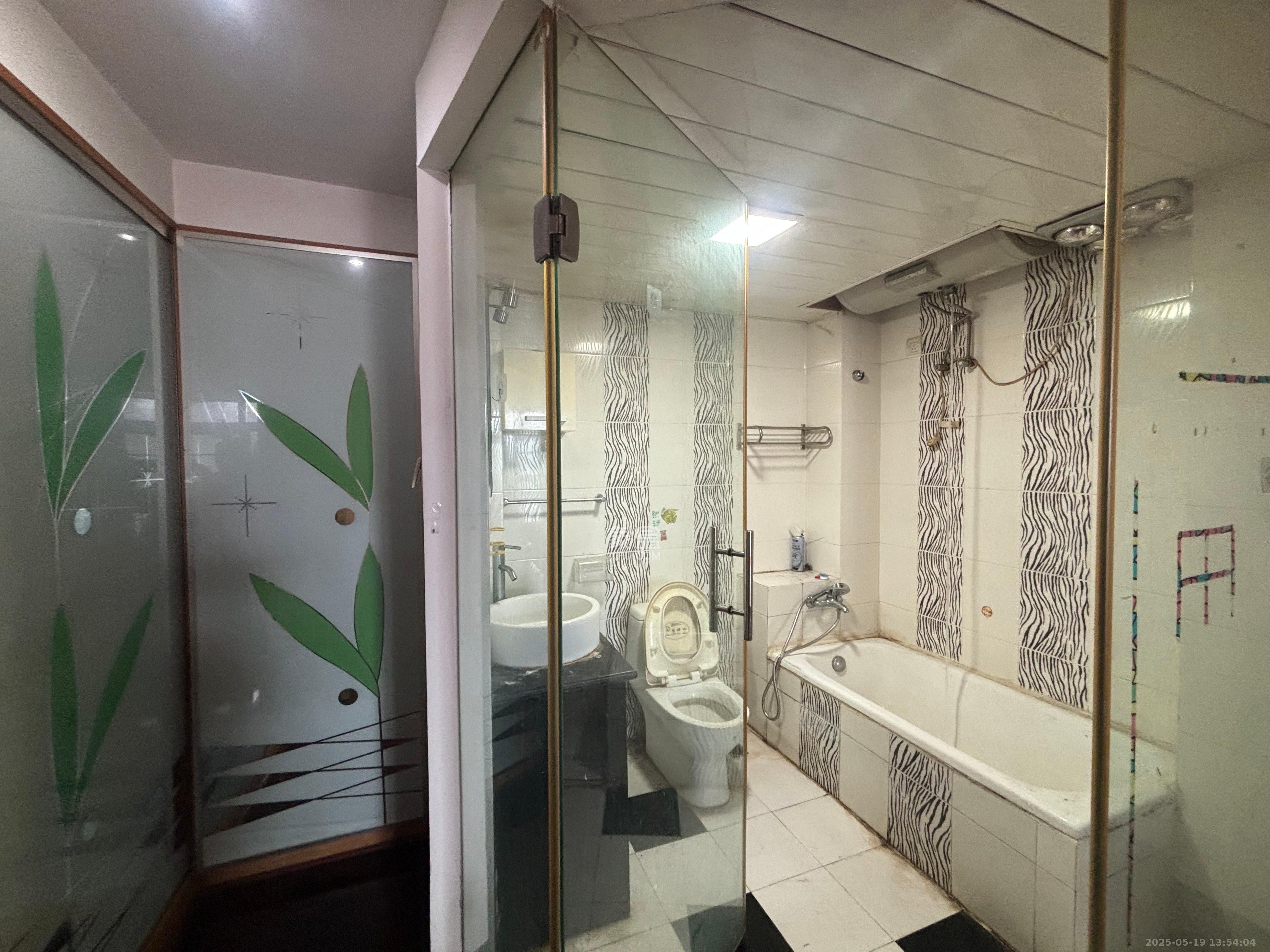 都市春天 3室2厅2卫 2400.0元/月 都市春天 3室2厅2卫 2400.0元/月室内图