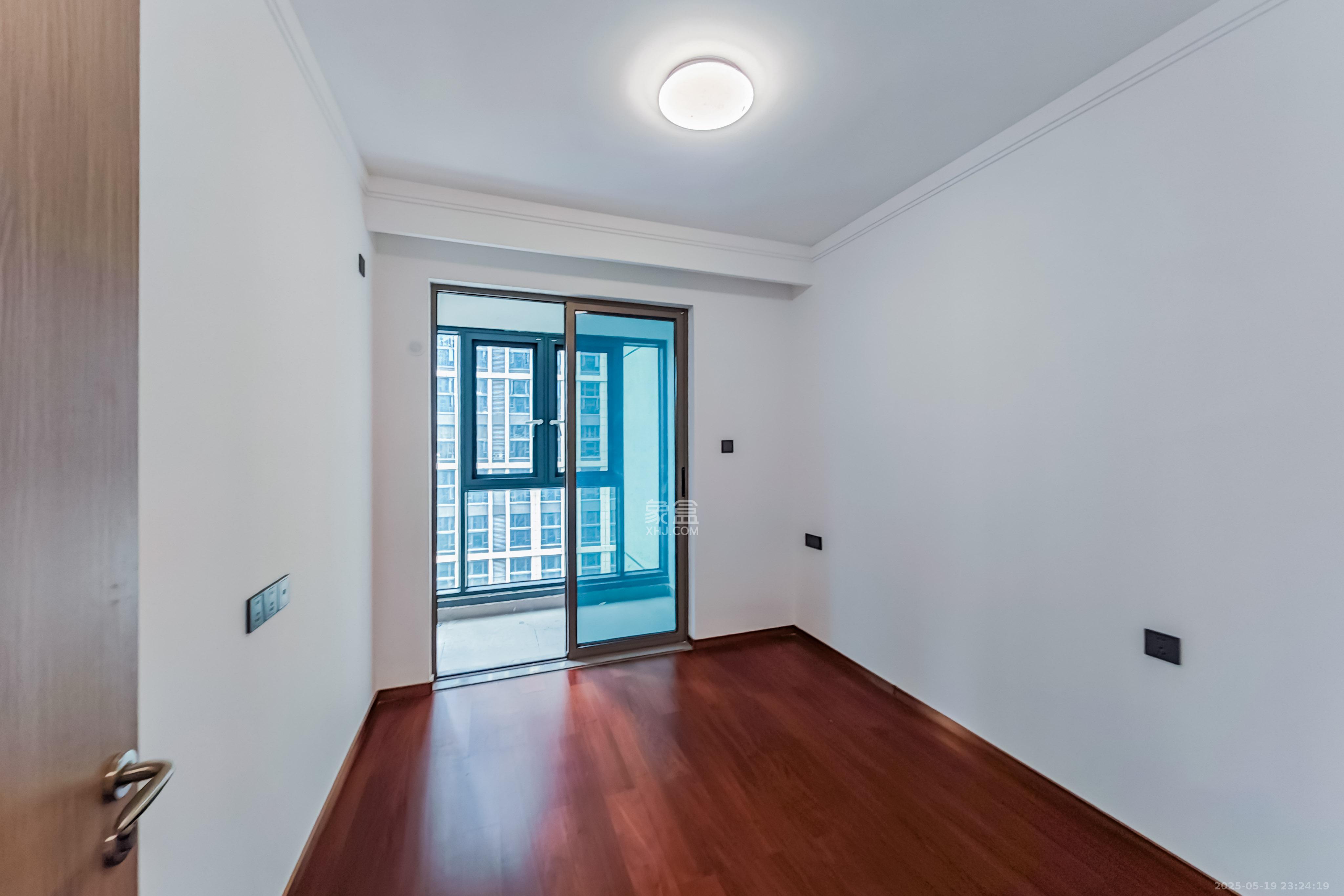 旭辉雨花郡  4室2厅2卫    216.0万 旭辉雨花郡  4室2厅2卫    216.0万卧室