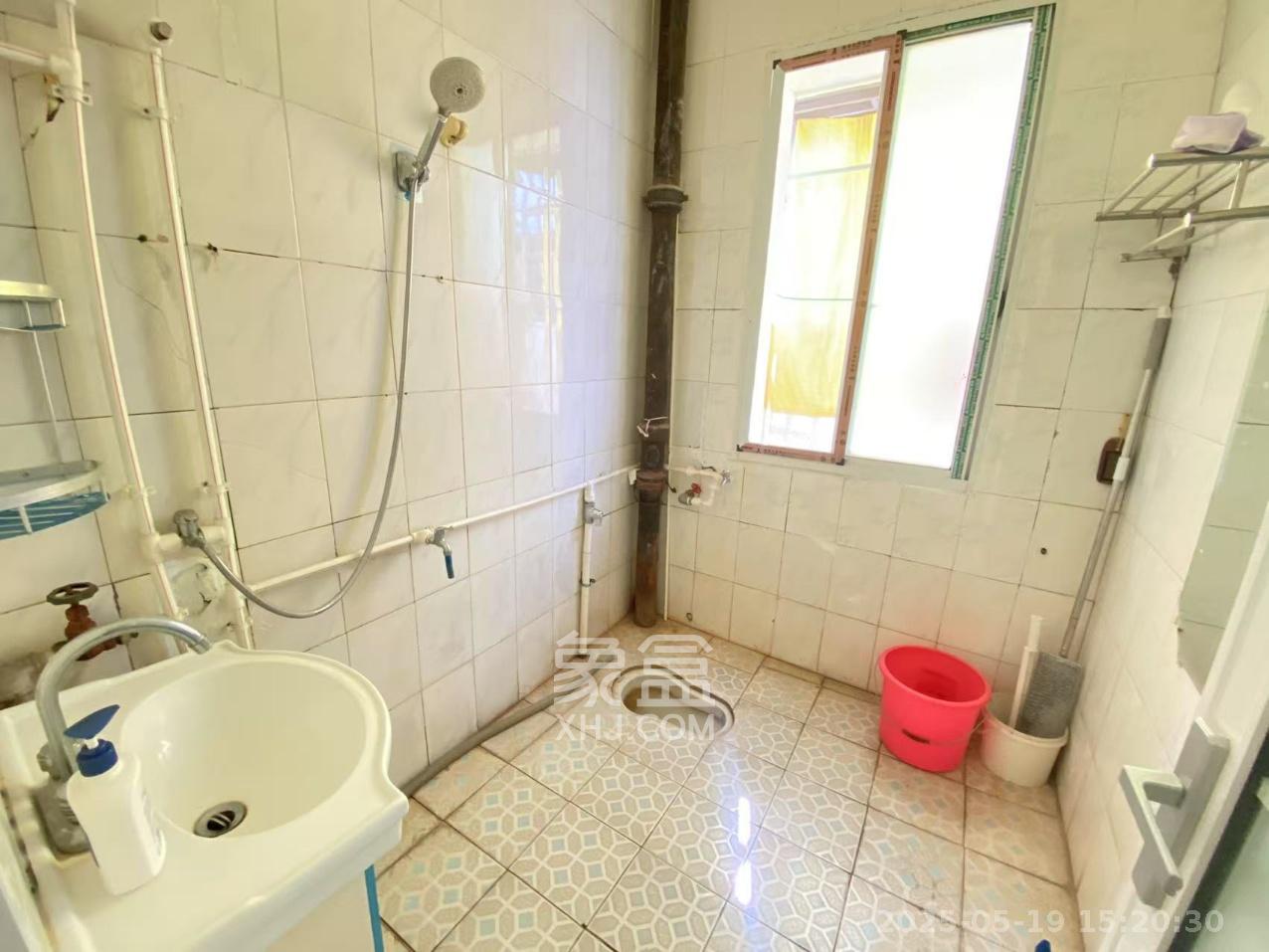 西湖路173号(原西湖大厦) 3室1厅1卫 1800.0元/月 西湖路173号(原西湖大厦) 3室1厅1卫 1800.0元/月室内图