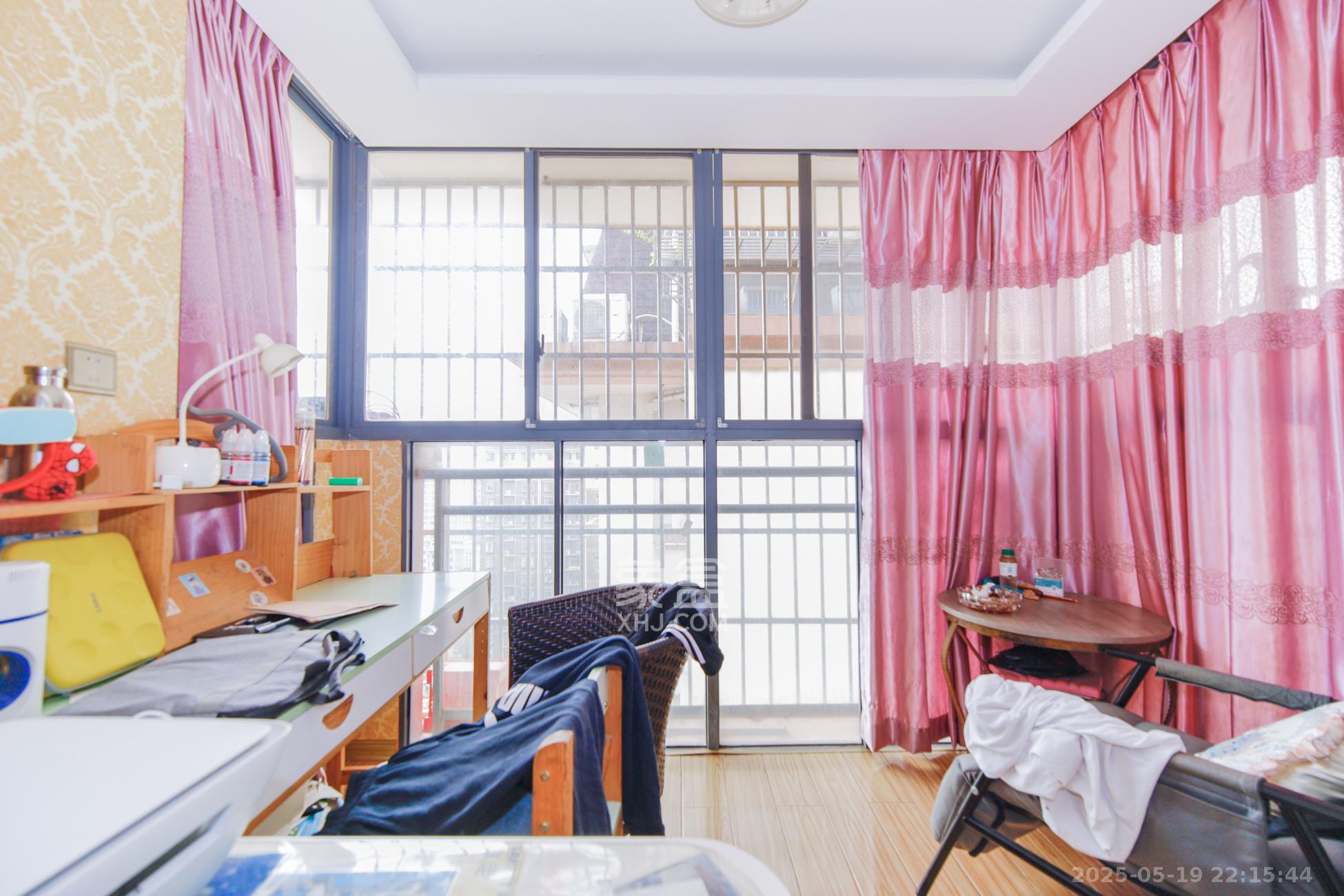 恒盛世家  5室2厅2卫   165.00万阳台