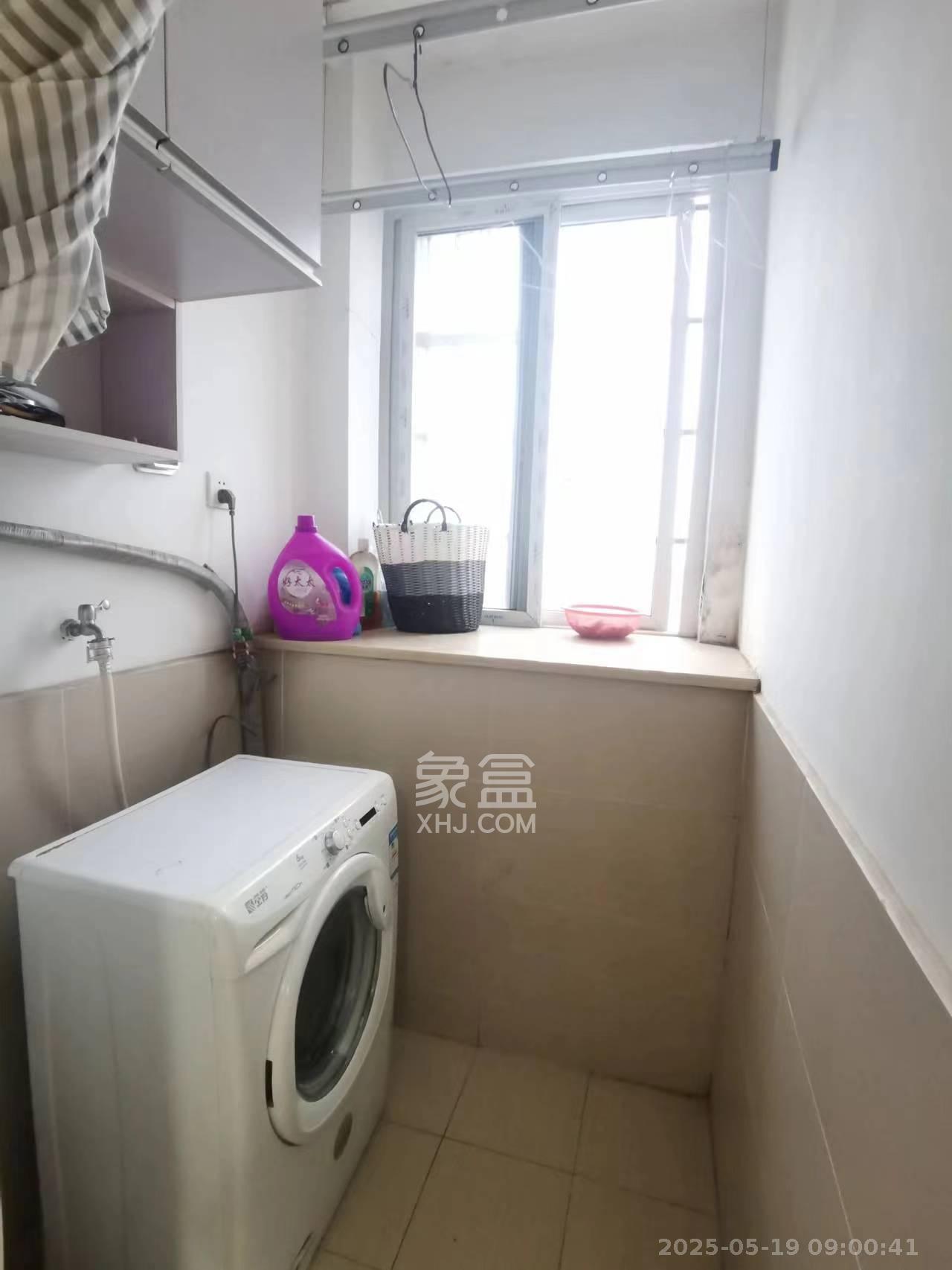 月亮湾草莓街区一、二期  1室1厅1卫   1500.00元/月室内图
