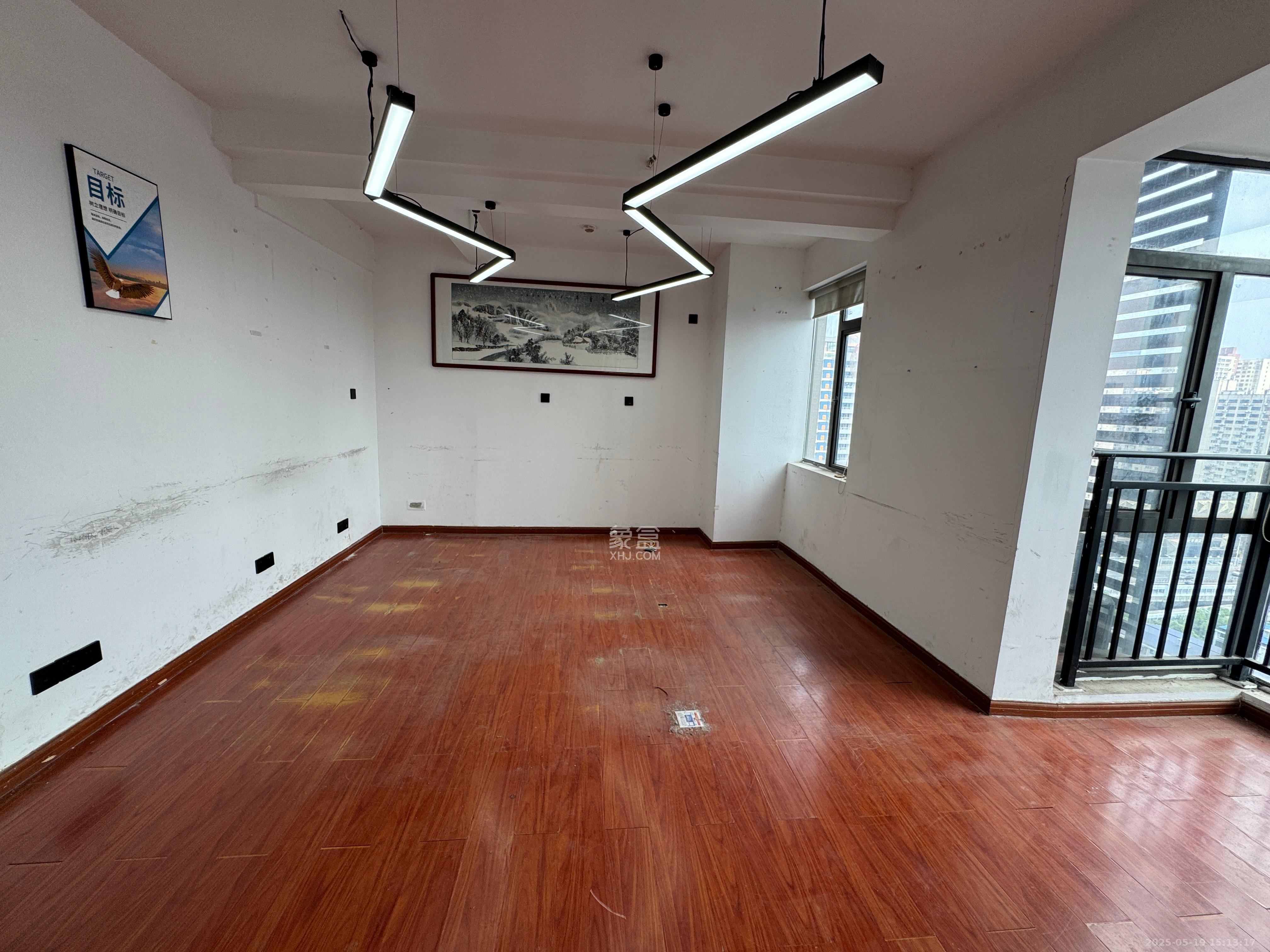 长房中庭国际(东郡华蓉广场) 4室1厅1卫 6800.0元/月 长房中庭国际(东郡华蓉广场) 4室1厅1卫 6800.0元/月室内图