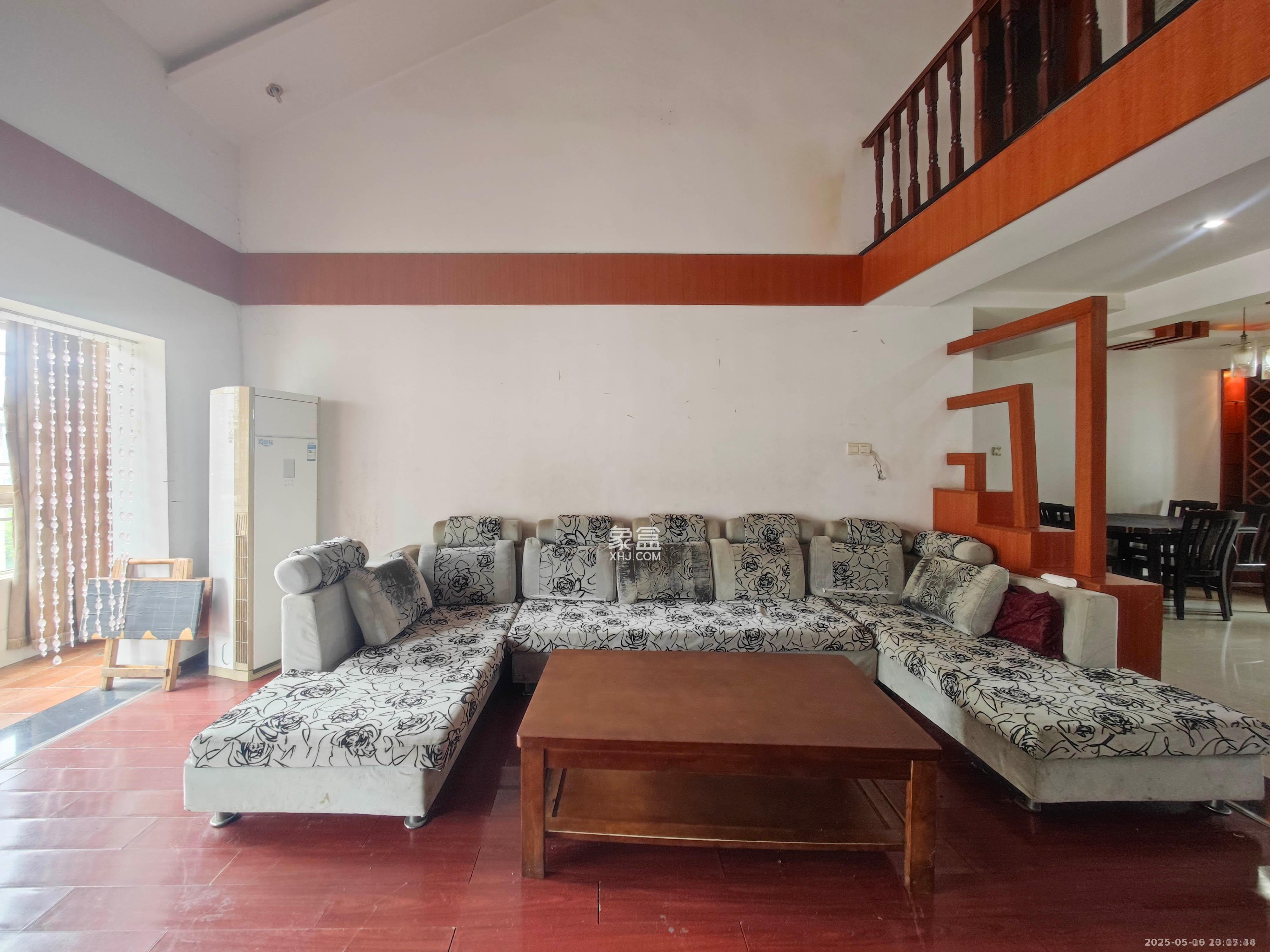 山水庭院  1室2厅1卫    1900.0元/月 山水庭院  1室2厅1卫    1900.0元/月室内图