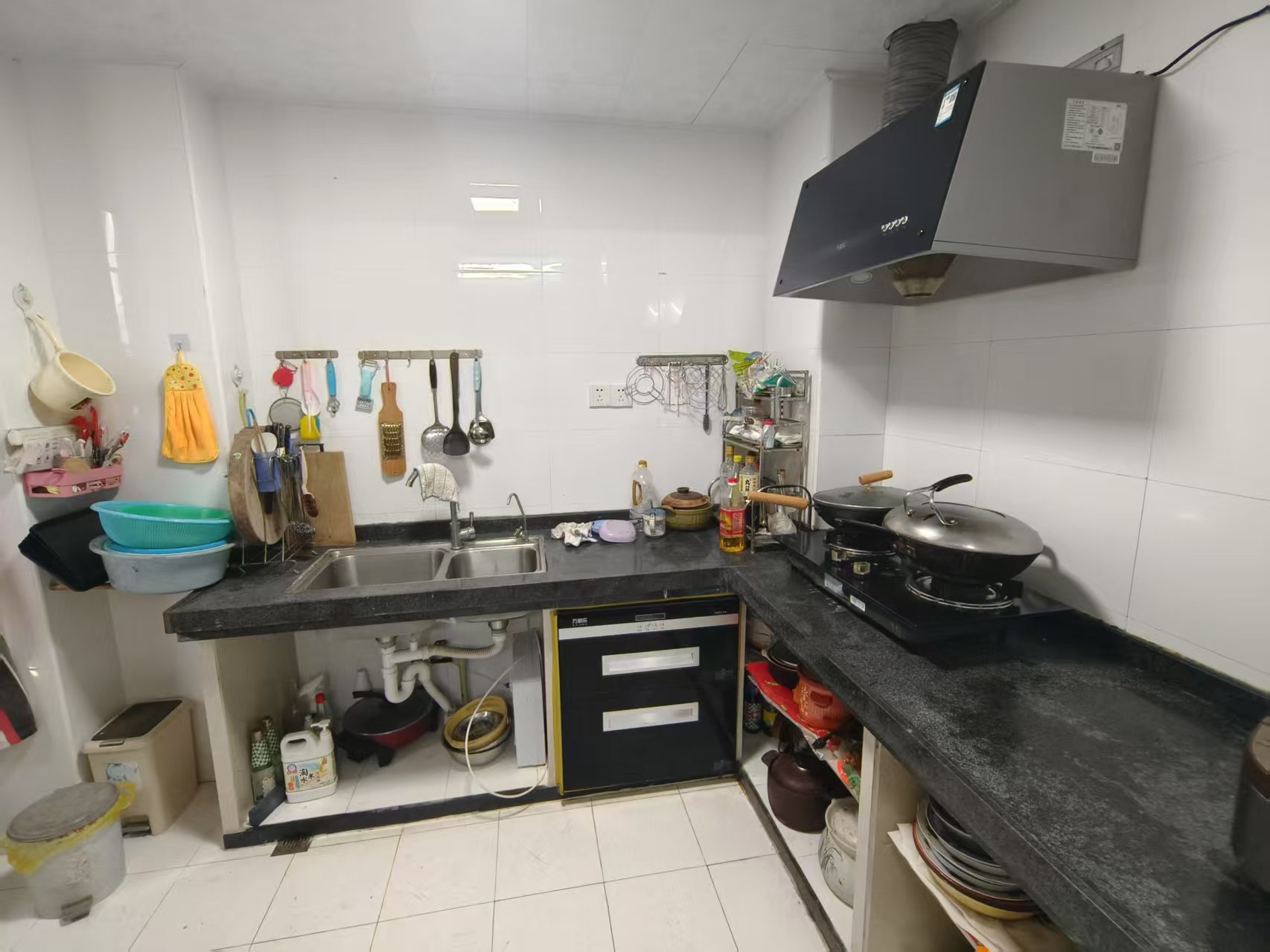 水晶城 3室2厅2卫 2800.0元/月 水晶城 3室2厅2卫 2800.0元/月室内图