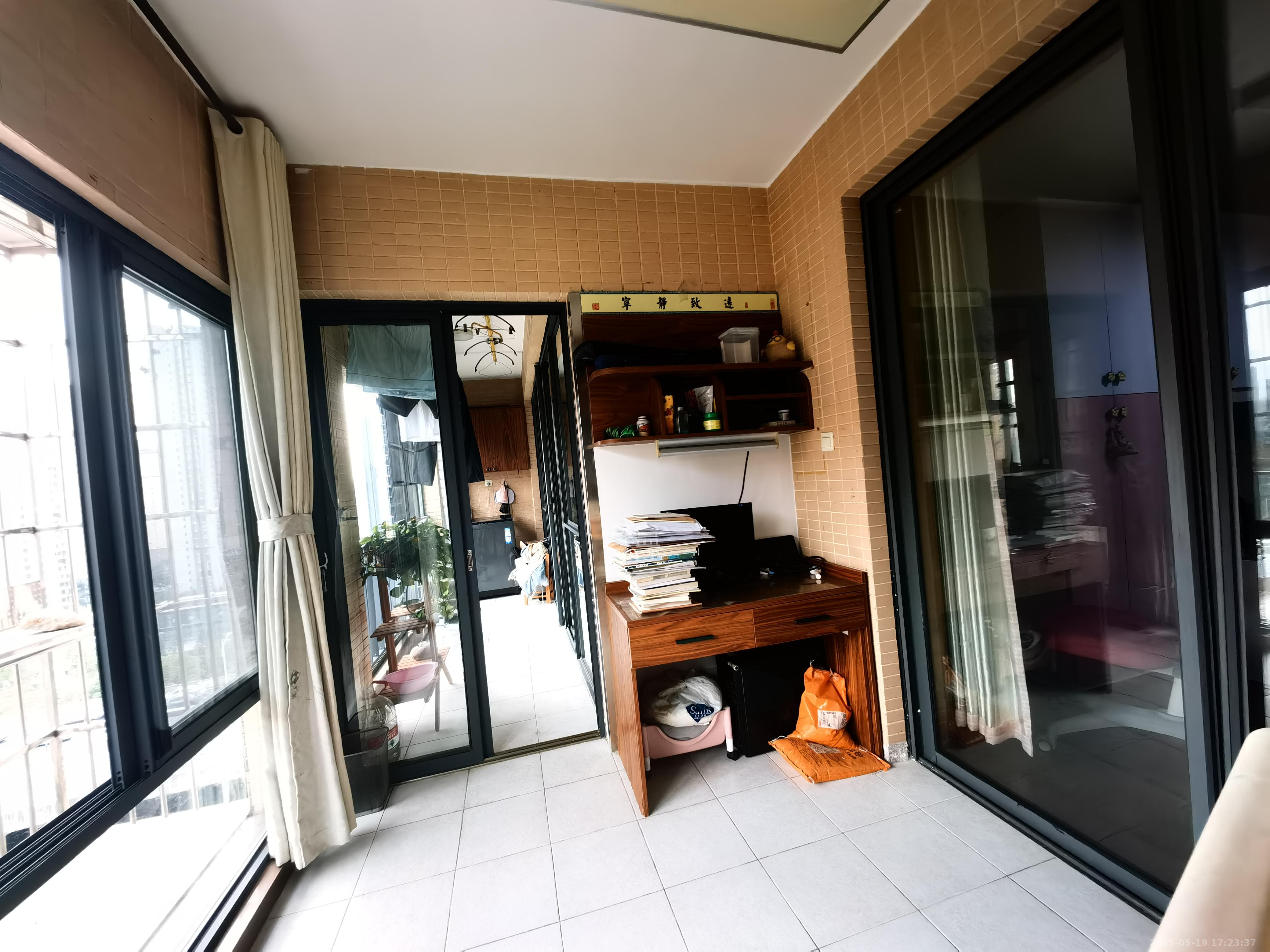 中城丽景香山园  3室2厅2卫   3600.00元/月室内图