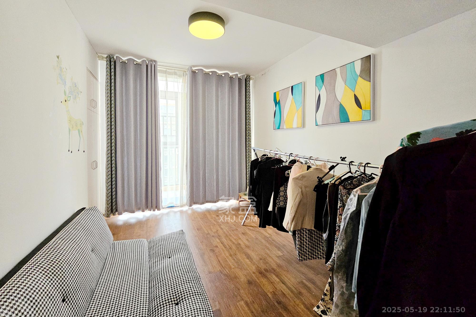 三江花中城  4室2厅2卫    89.9万卧室