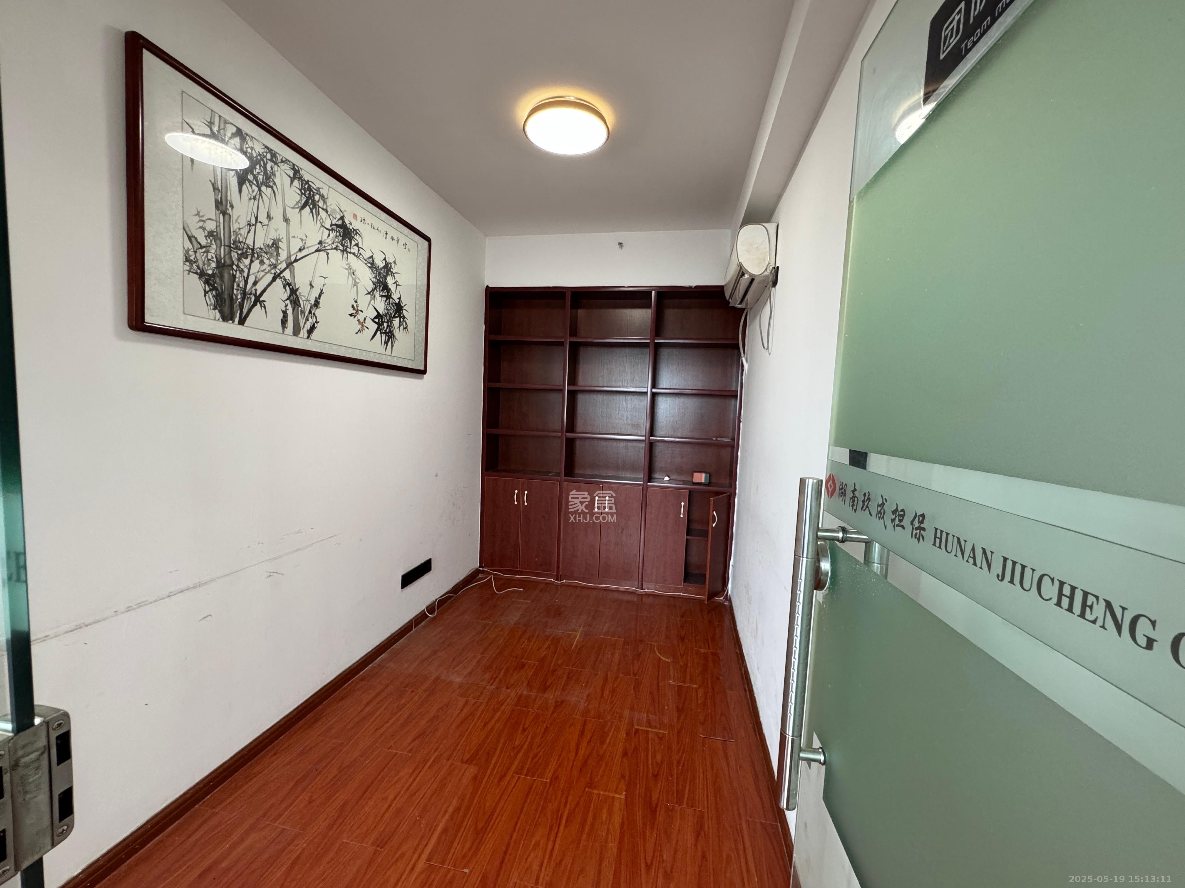 长房中庭国际(东郡华蓉广场) 4室1厅1卫 6800.0元/月 长房中庭国际(东郡华蓉广场) 4室1厅1卫 6800.0元/月室内图