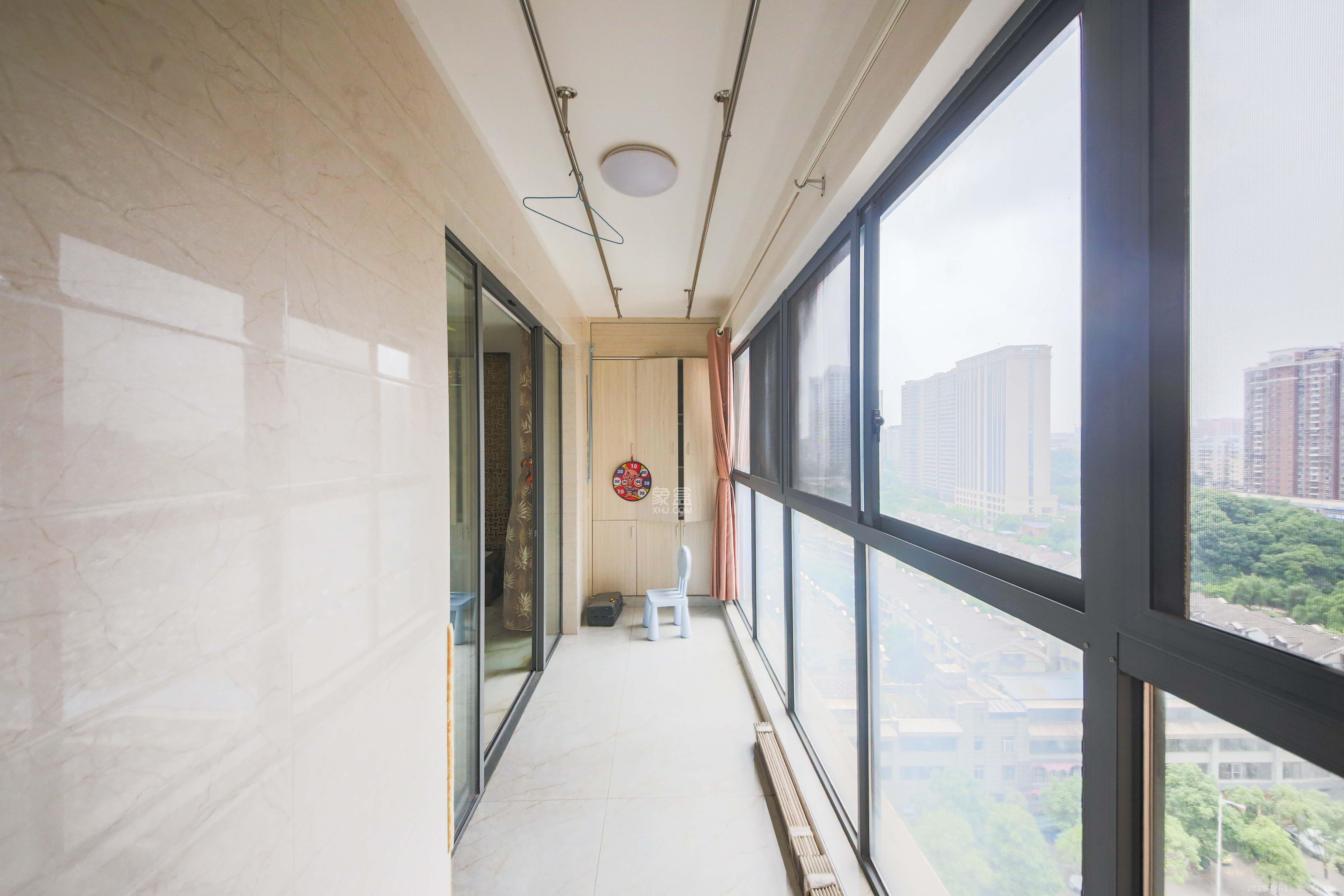 鑫远御文台一期 4室2厅2卫 130.0万 鑫远御文台一期 4室2厅2卫 130.0万阳台