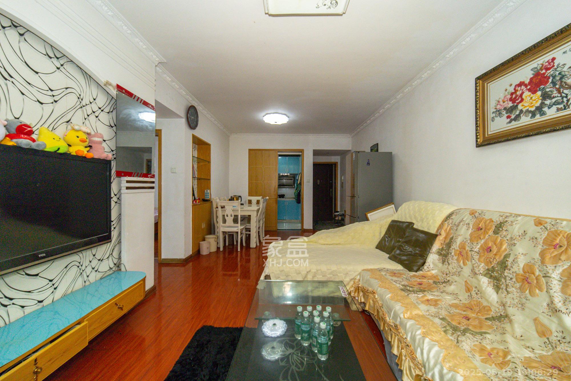 蝴蝶谷  2室2厅1卫    47.8万客厅